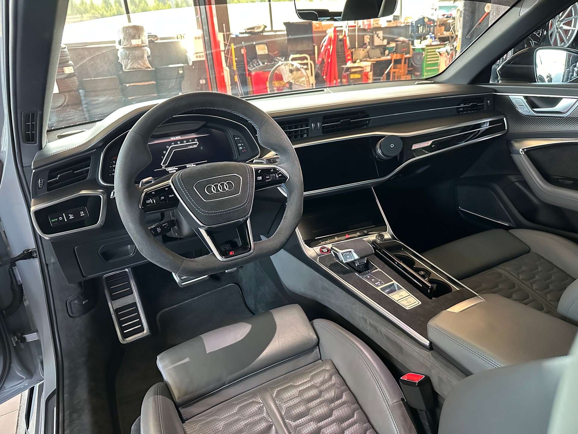 AUDI RS6 Avant 4.0 TFSI V8 quattro-image-14