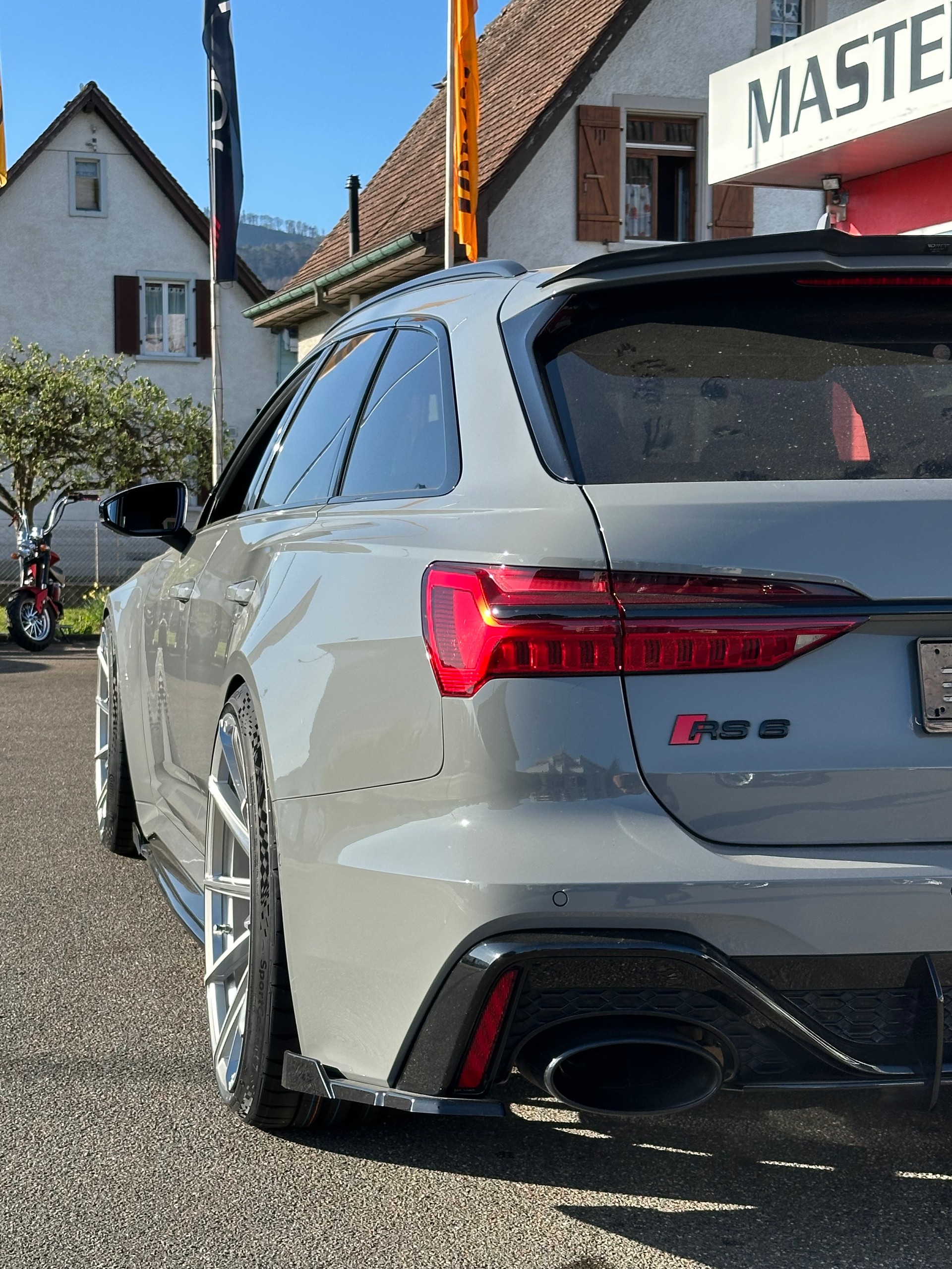 AUDI RS6 Avant 4.0 TFSI V8 quattro-image-2