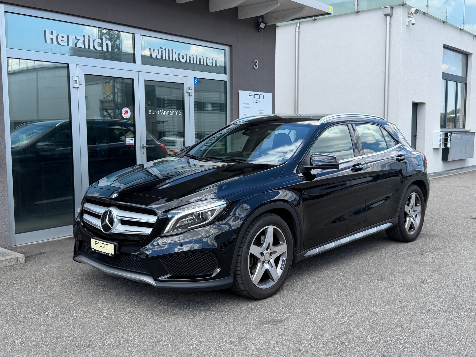 MERCEDES-BENZ GLA 250 AMG Line 4Matic 7G-DCT-image-2