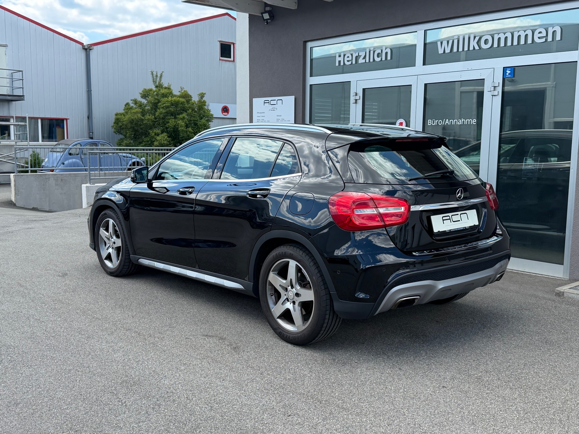 MERCEDES-BENZ GLA 250 AMG Line 4Matic 7G-DCT-image-4