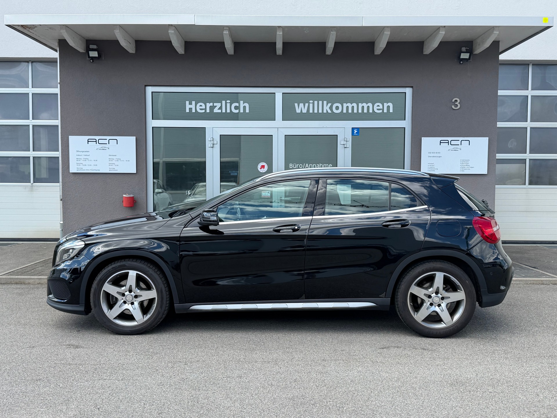 MERCEDES-BENZ GLA 250 AMG Line 4Matic 7G-DCT-image-3