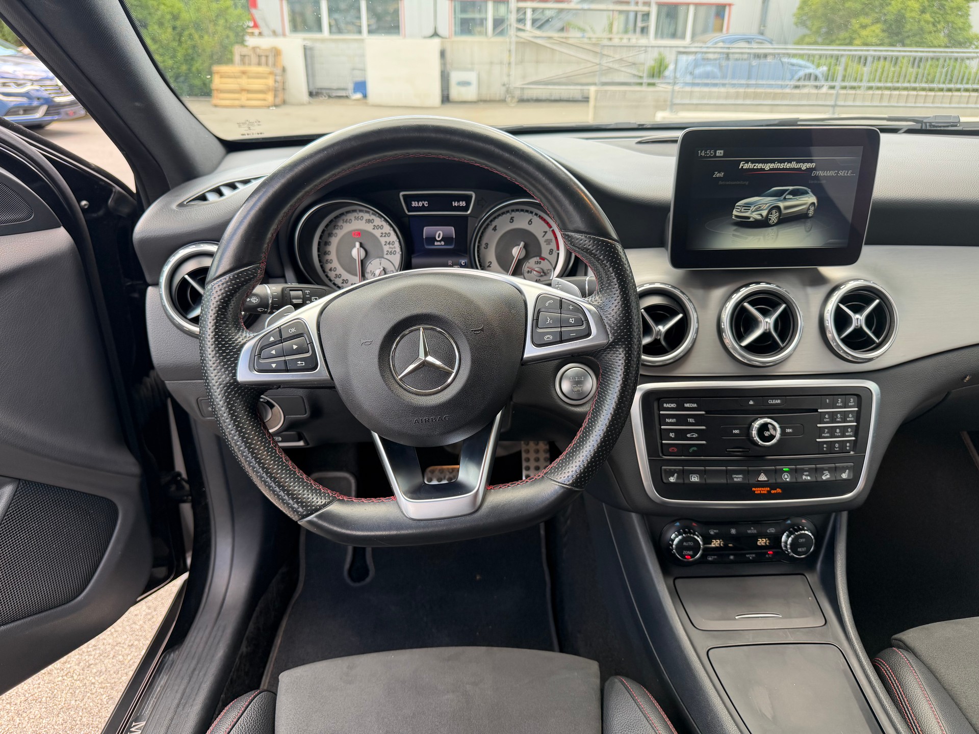 MERCEDES-BENZ GLA 250 AMG Line 4Matic 7G-DCT-image-12