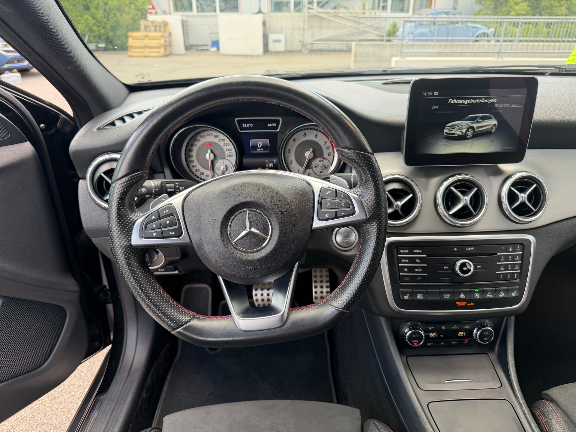 MERCEDES-BENZ GLA 250 AMG Line 4Matic 7G-DCT-image-11