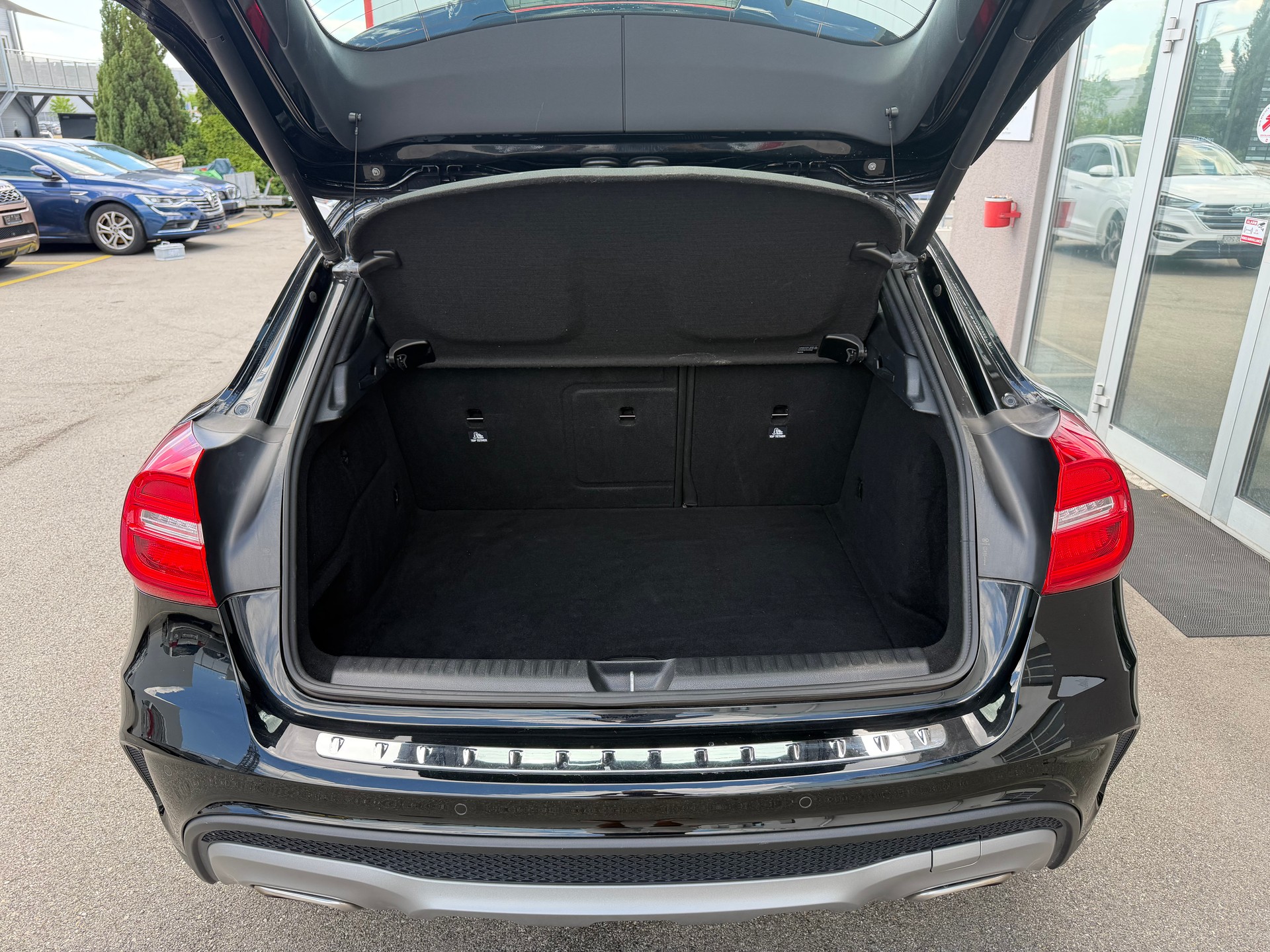MERCEDES-BENZ GLA 250 AMG Line 4Matic 7G-DCT-image-16