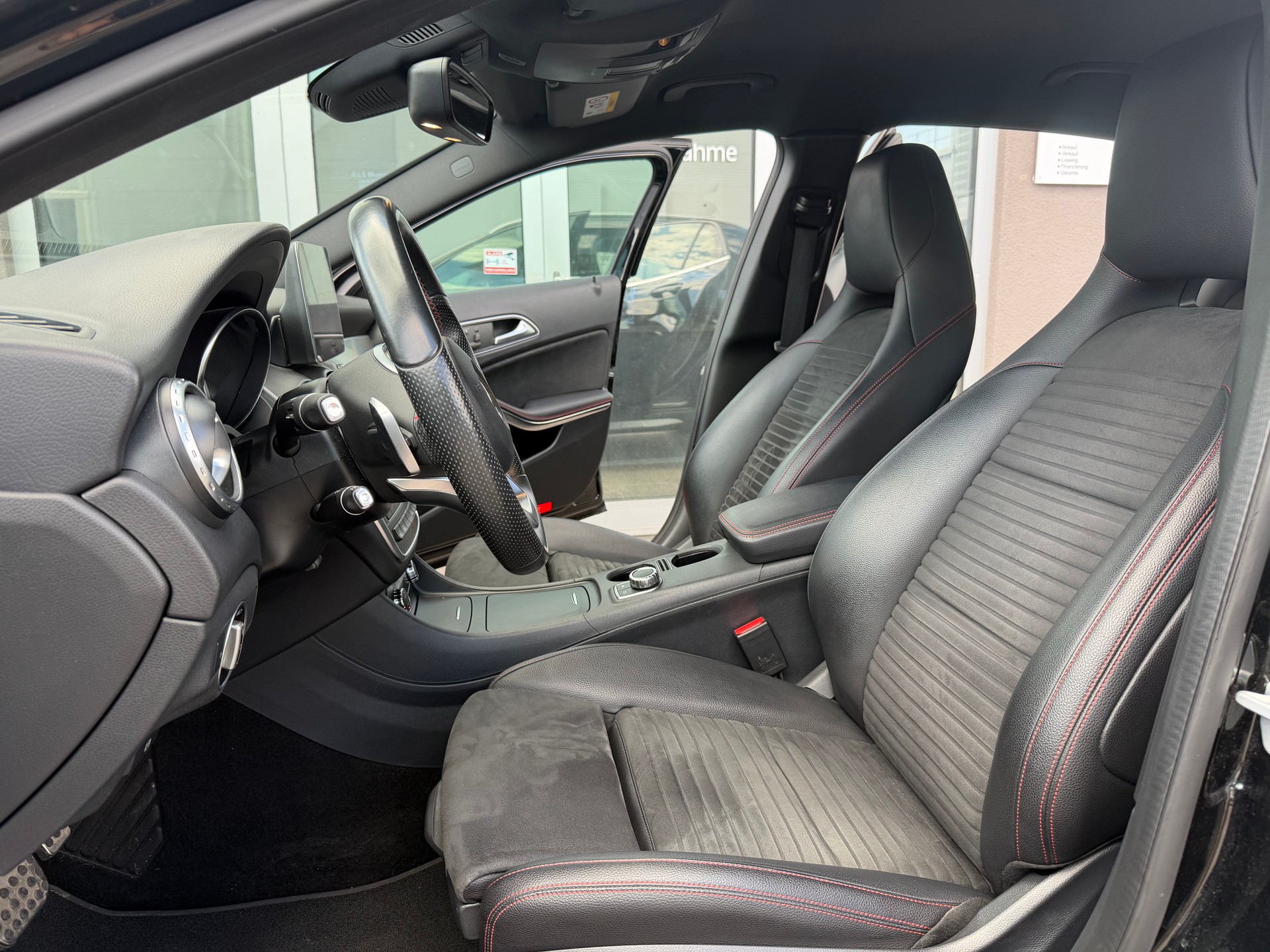 MERCEDES-BENZ GLA 250 AMG Line 4Matic 7G-DCT-image-7