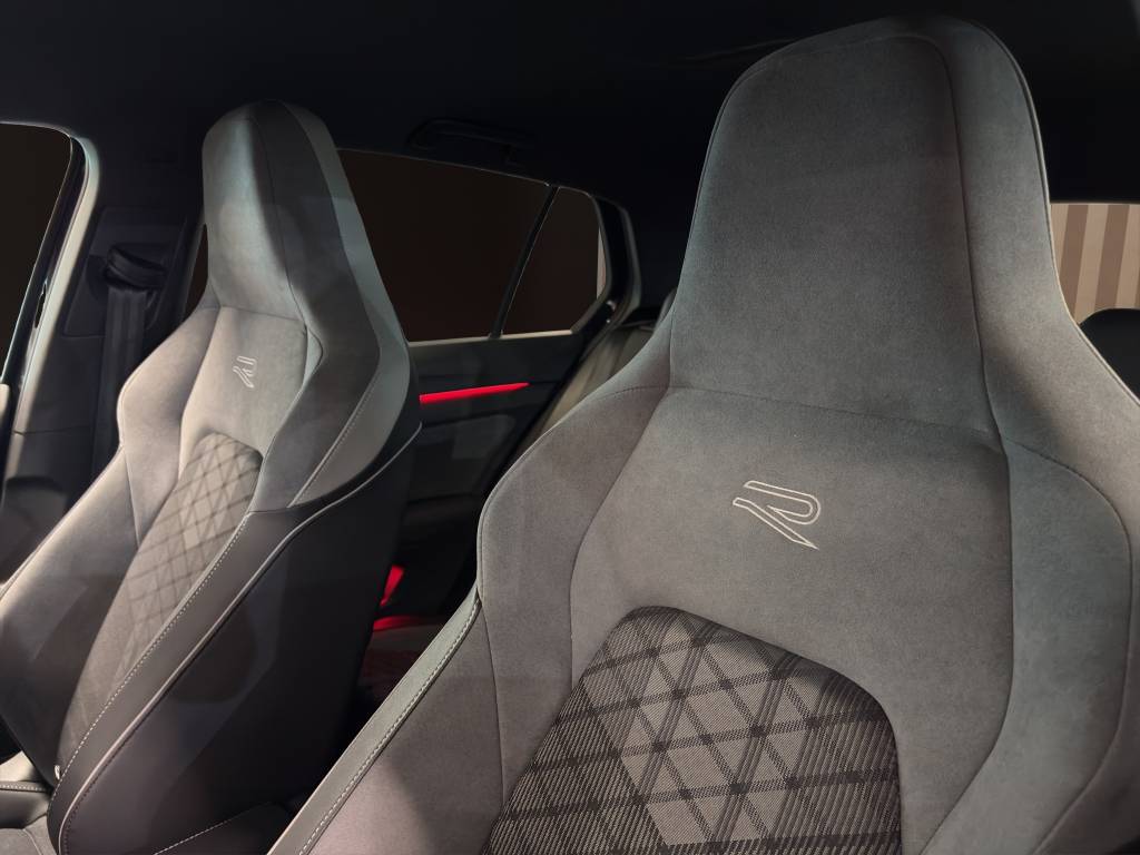 VW Golf 1.5 eTSI mHEV ACT R-Line DSG-image-15