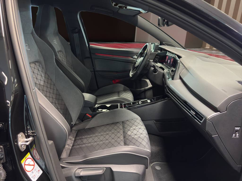 VW Golf 1.5 eTSI mHEV ACT R-Line DSG-image-7