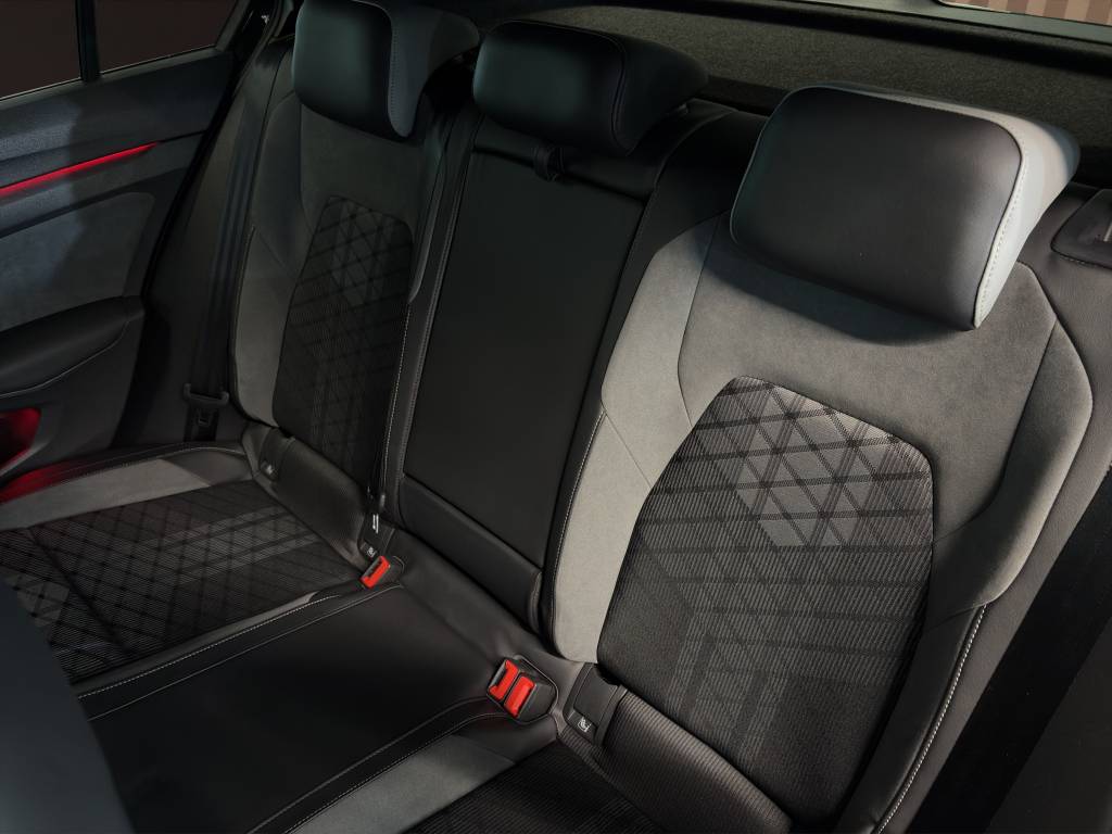 VW Golf 1.5 eTSI mHEV ACT R-Line DSG-image-9