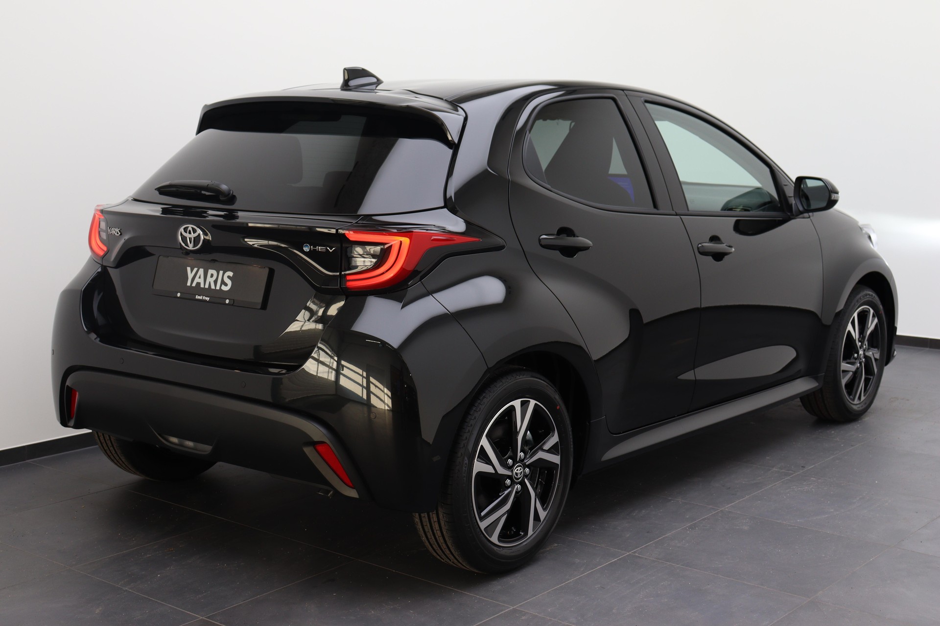 TOYOTA Yaris 1.5 VVT-i HSD Trend-showroom-element-1