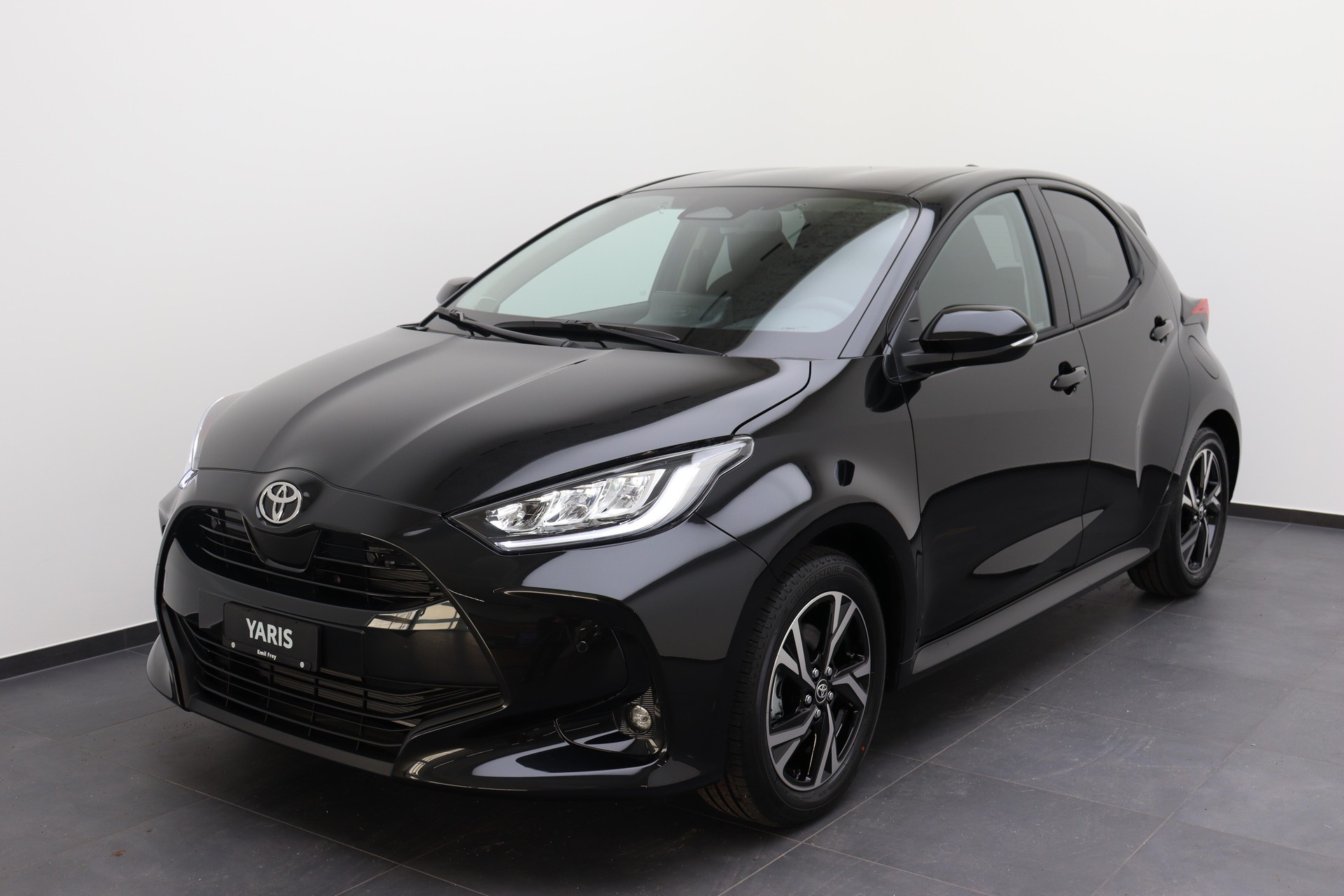 TOYOTA Yaris 1.5 VVT-i HSD Trend