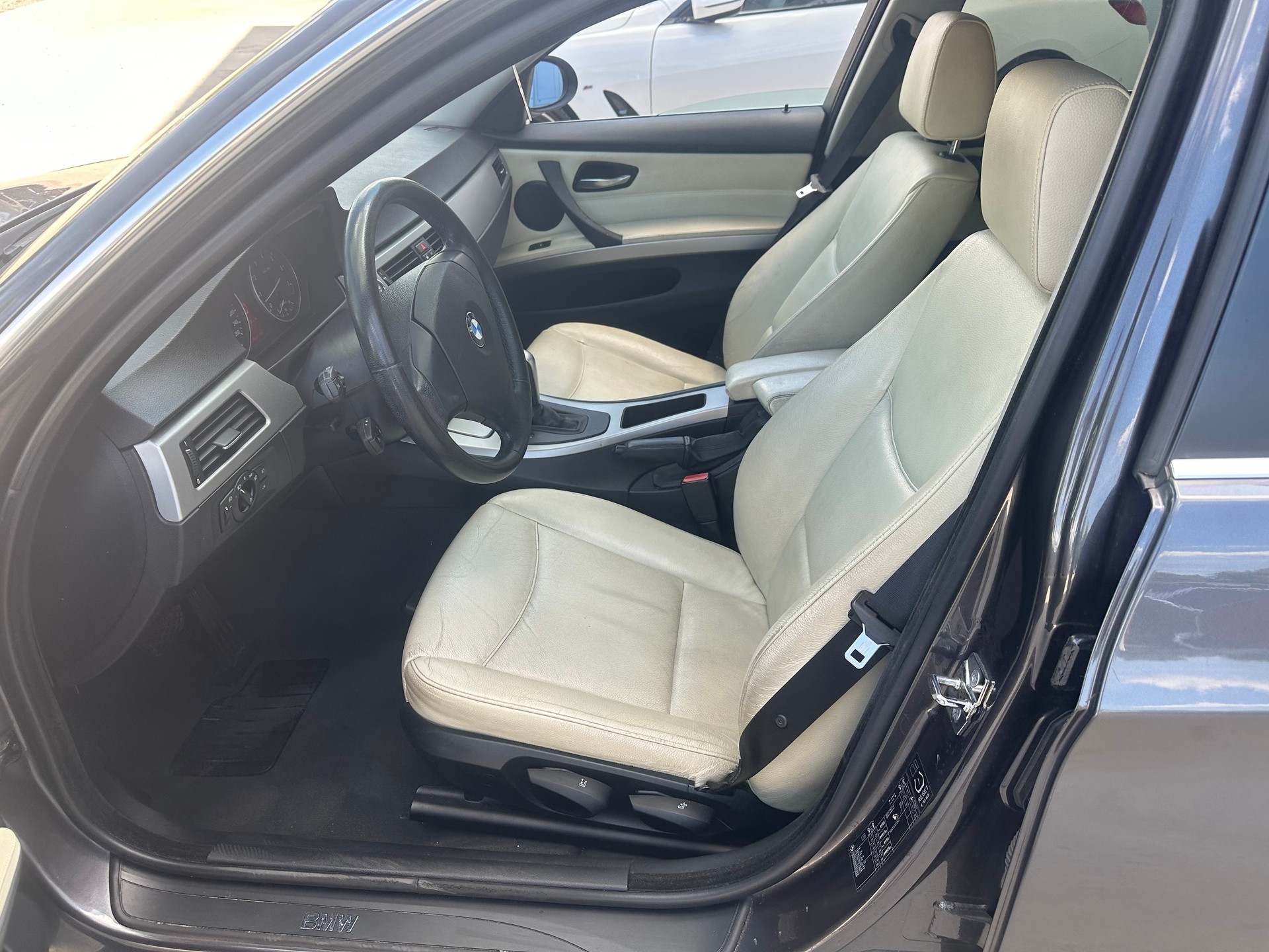 BMW 325i Steptronic-image-9