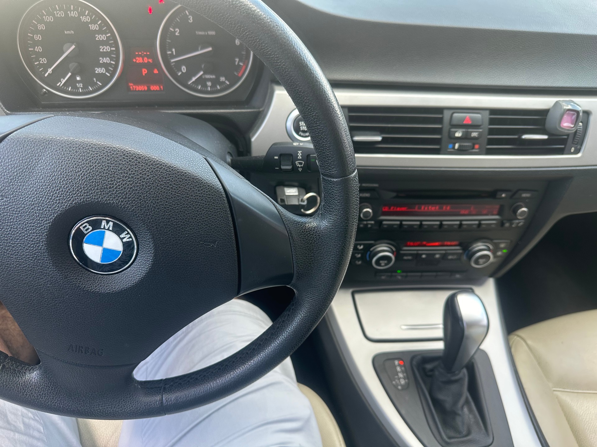 BMW 325i Steptronic-image-12