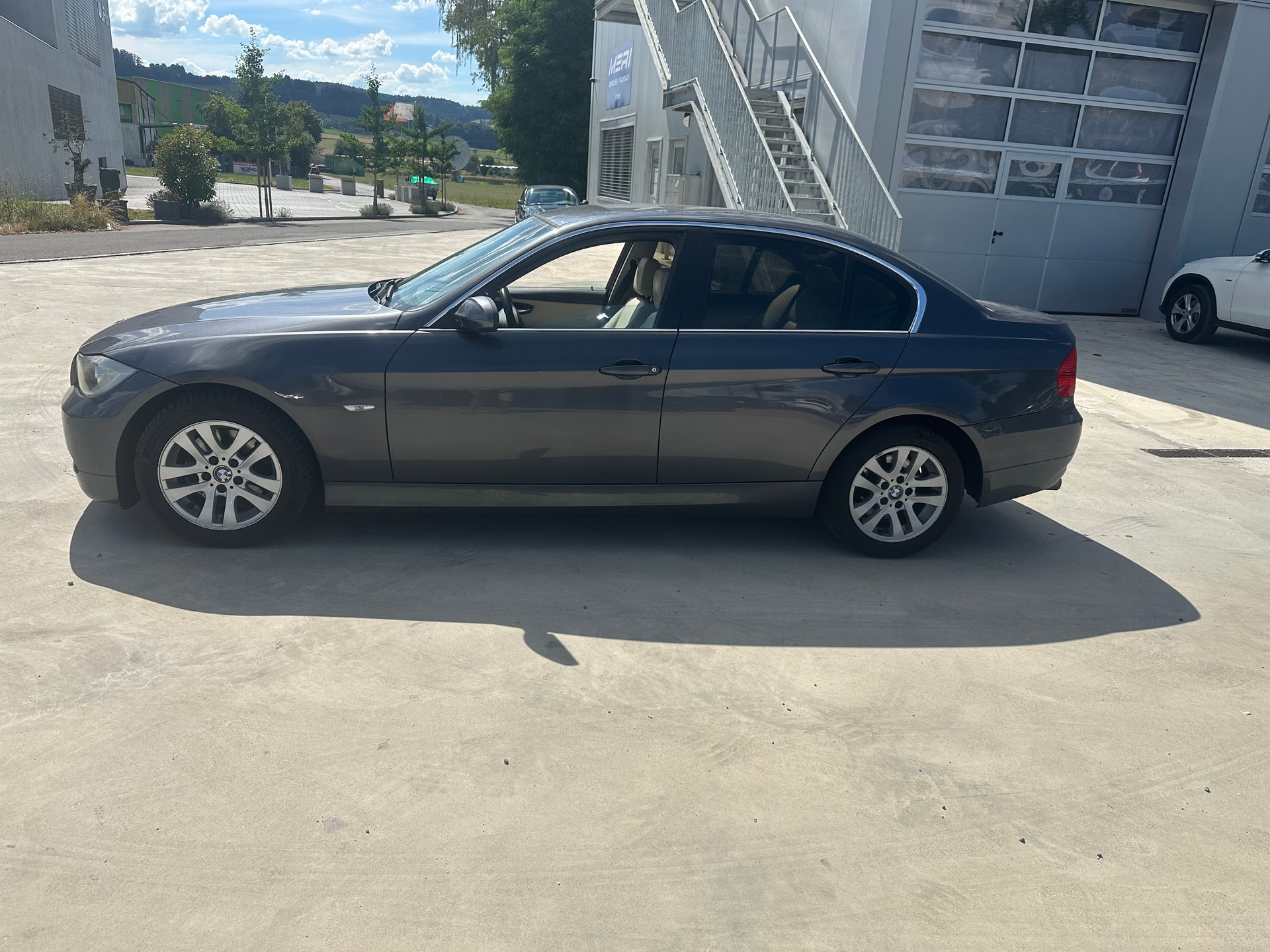 BMW 325i Steptronic-image-1