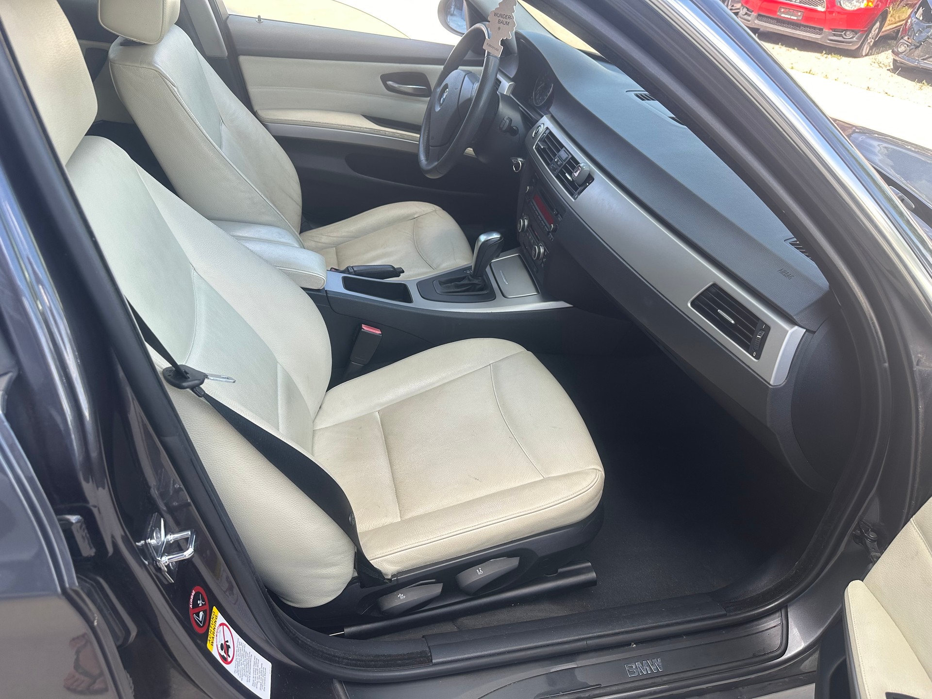 BMW 325i Steptronic-image-8