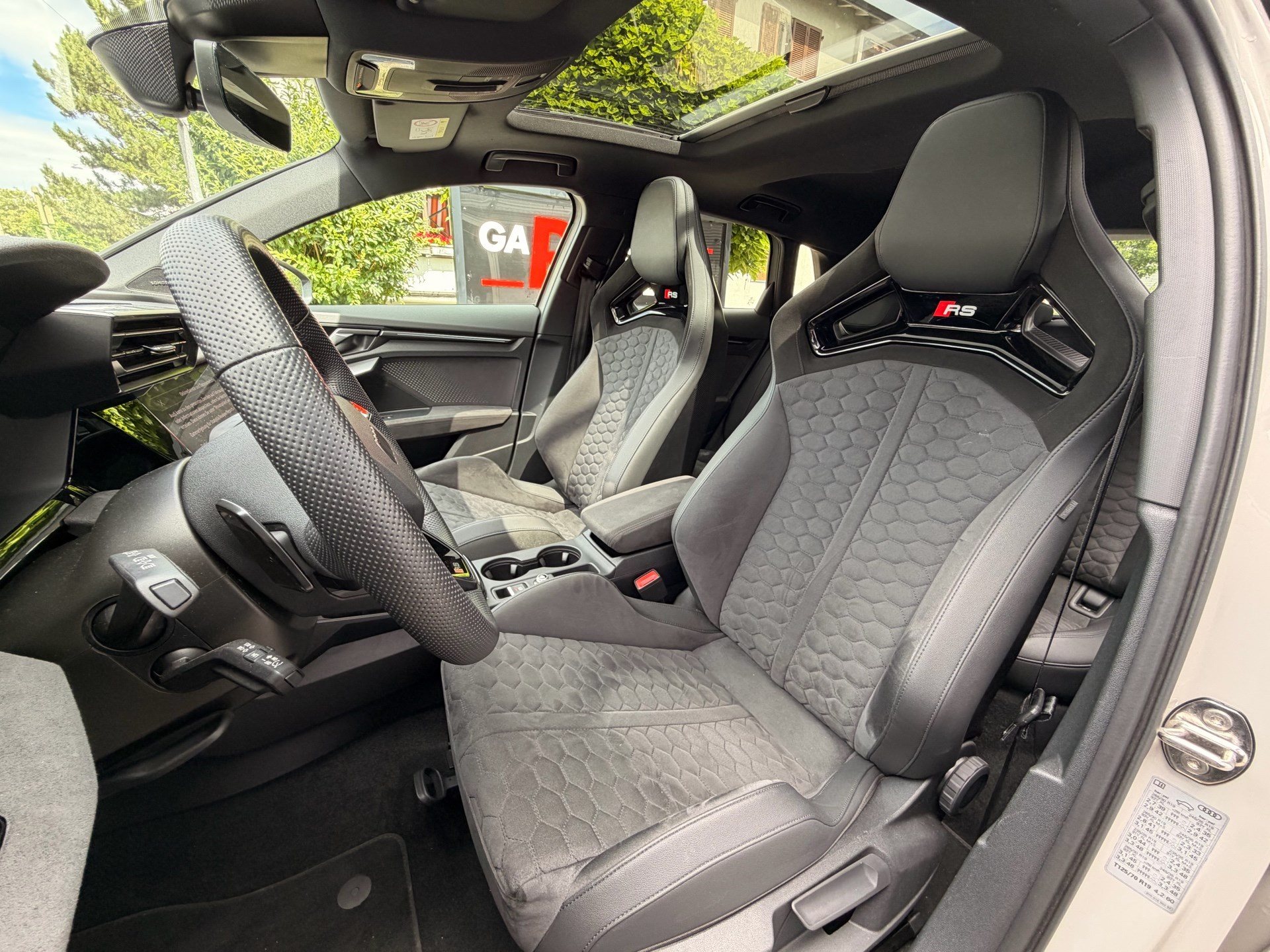 AUDI RS3 SPORTBACK 2.5 400 PS TFSI QUATTRO *** RS SCHALENSITZE ***-image-7