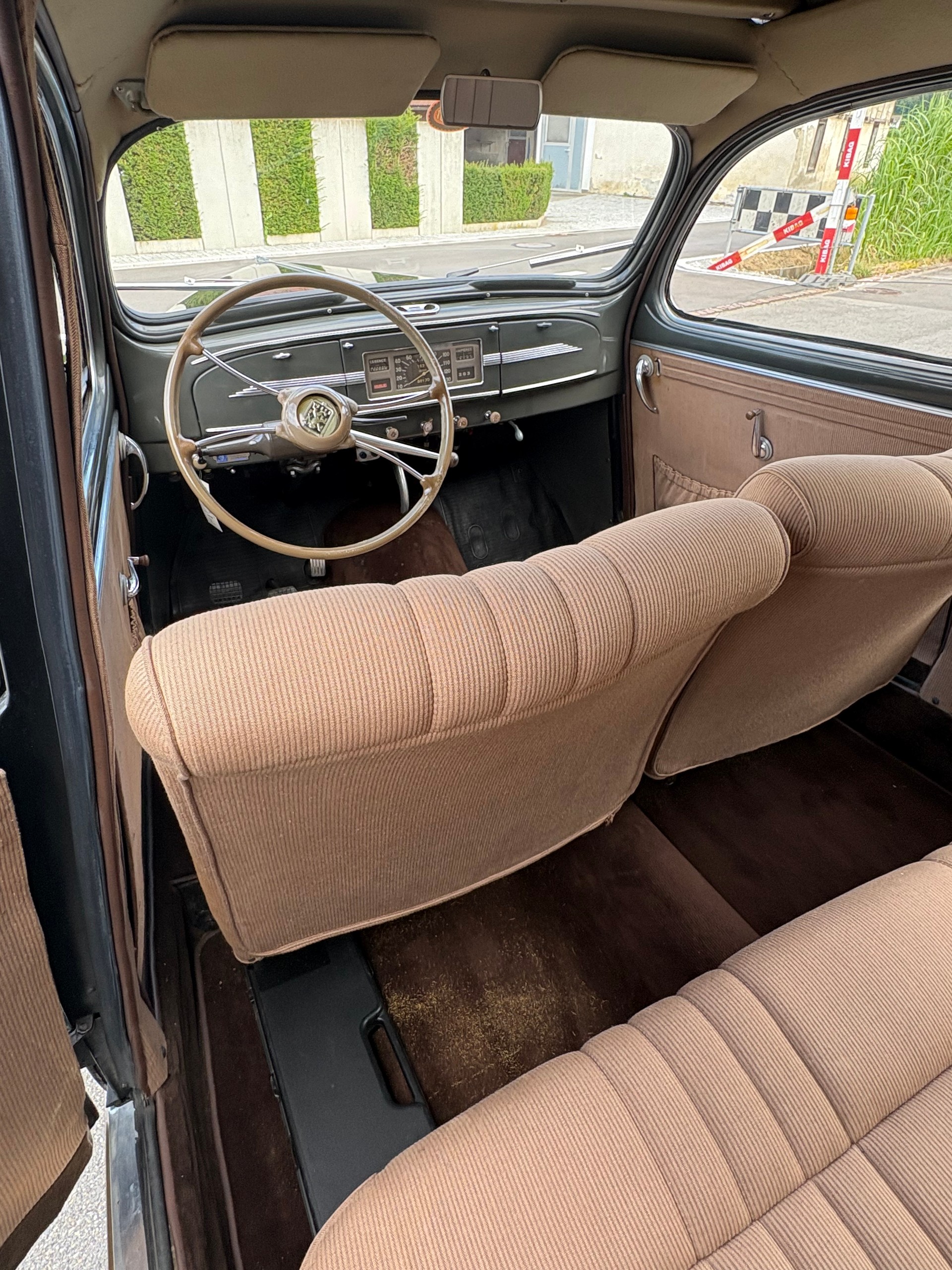 PEUGEOT 203-image-4