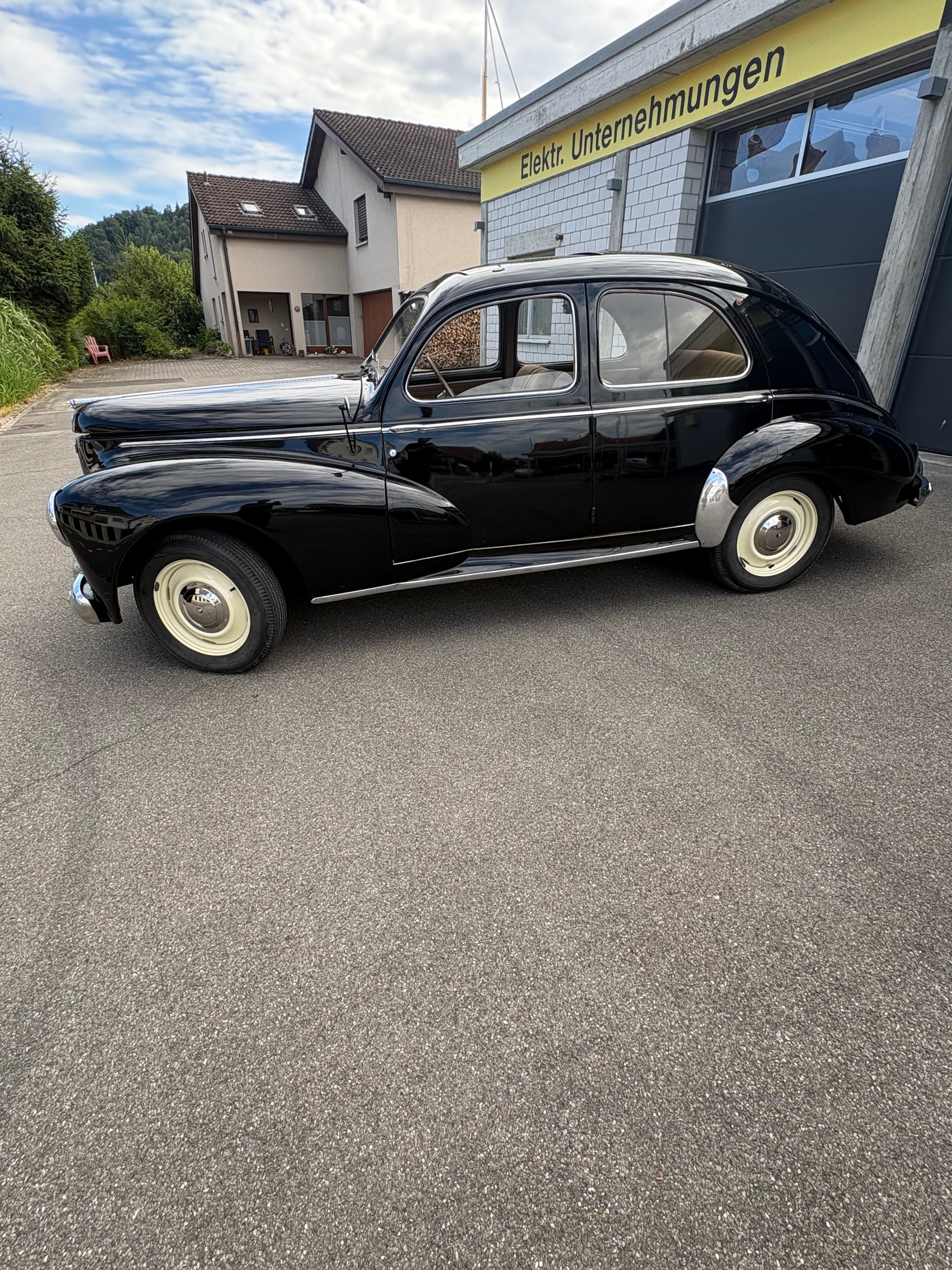 PEUGEOT 203-image-1