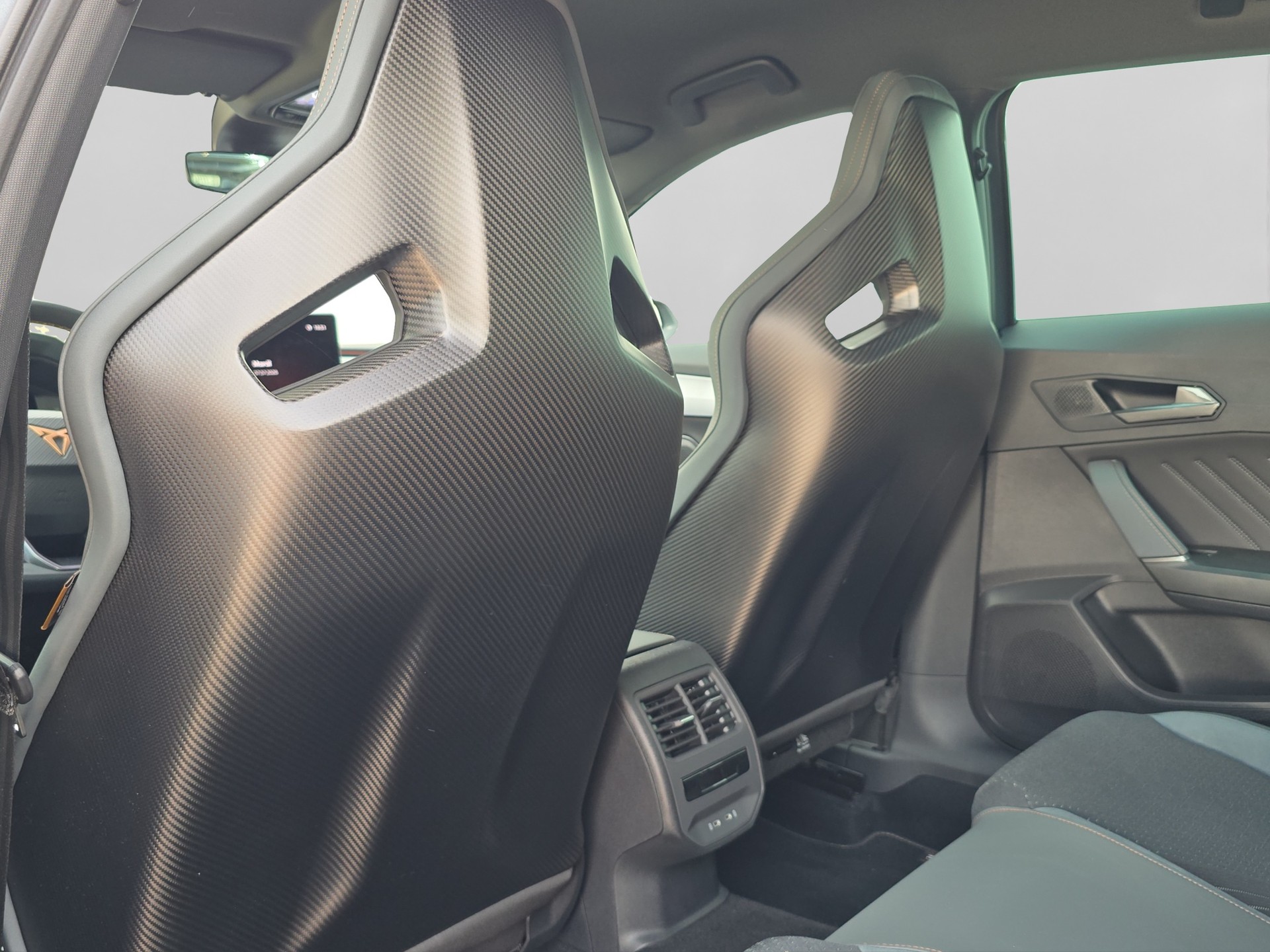 CUPRA Formentor 1.5 e-HYBRID pHEV Extreme DSG-image-13