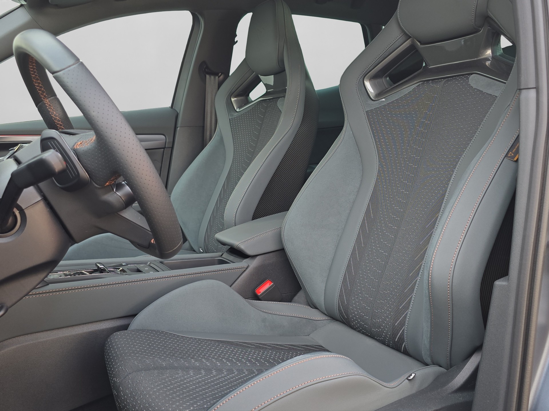 CUPRA Formentor 1.5 e-HYBRID pHEV Extreme DSG-image-8