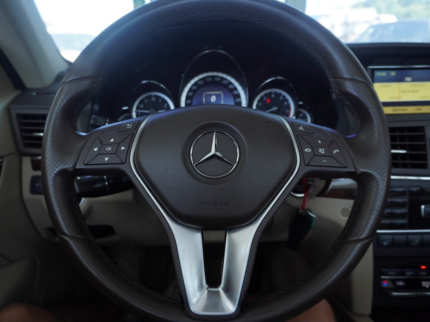 MERCEDES-BENZ E 250 CGI BlueEfficiency 7G-Tronic-image-9