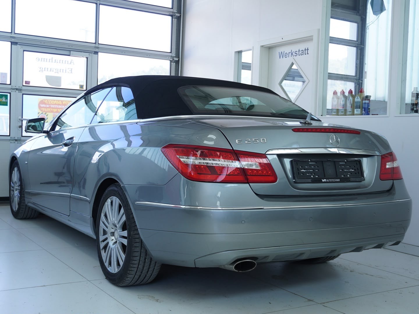 MERCEDES-BENZ E 250 CGI BlueEfficiency 7G-Tronic-image-2