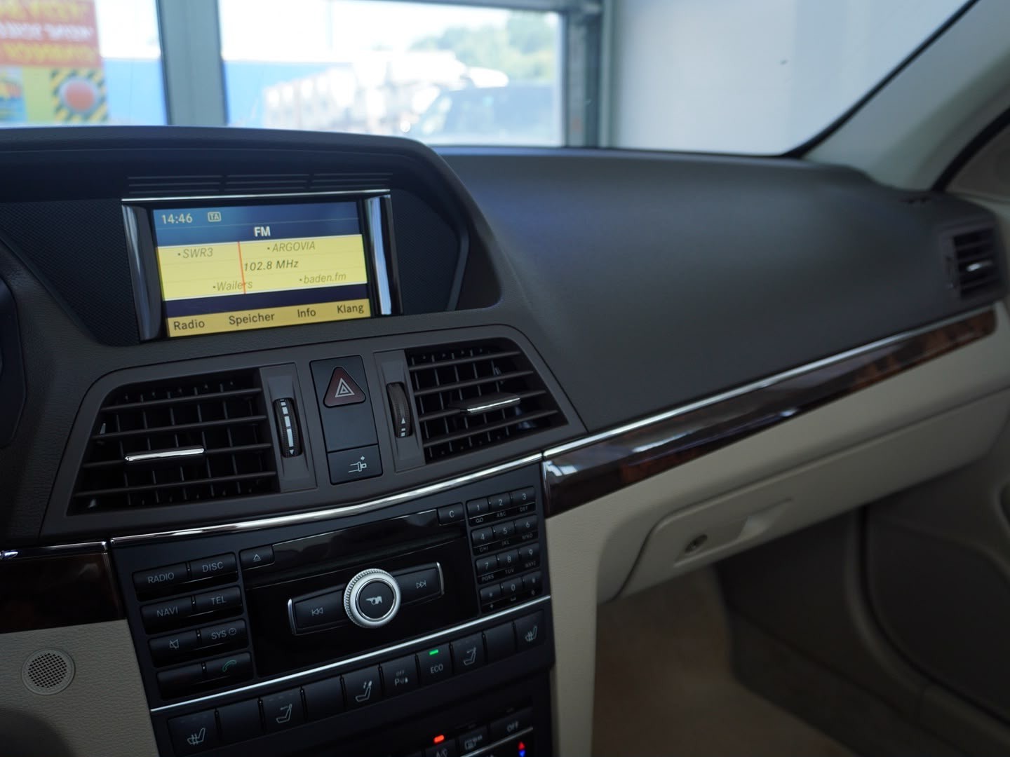 MERCEDES-BENZ E 250 CGI BlueEfficiency 7G-Tronic-image-7