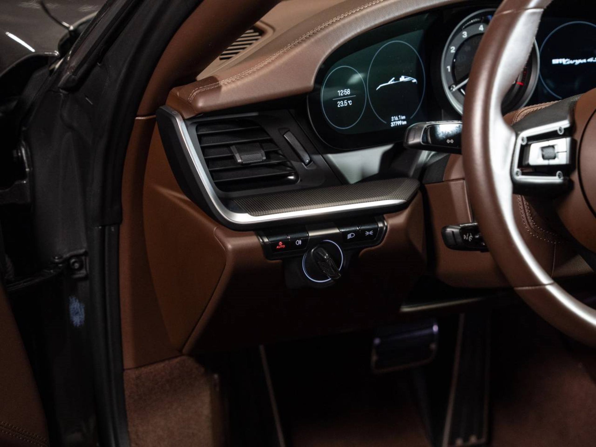 PORSCHE 911 Targa 4S (MY21)-image-12
