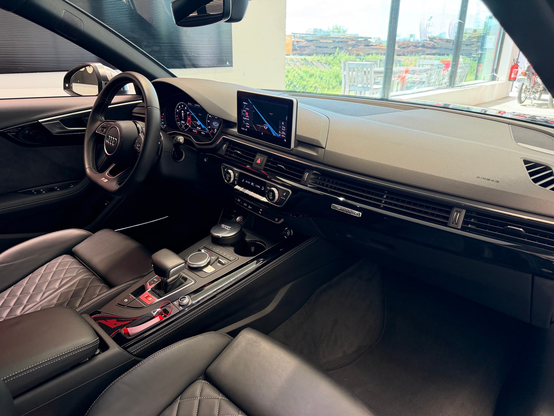 AUDI S4 Avant 3.0 TFSI quattro tiptronic-image-27