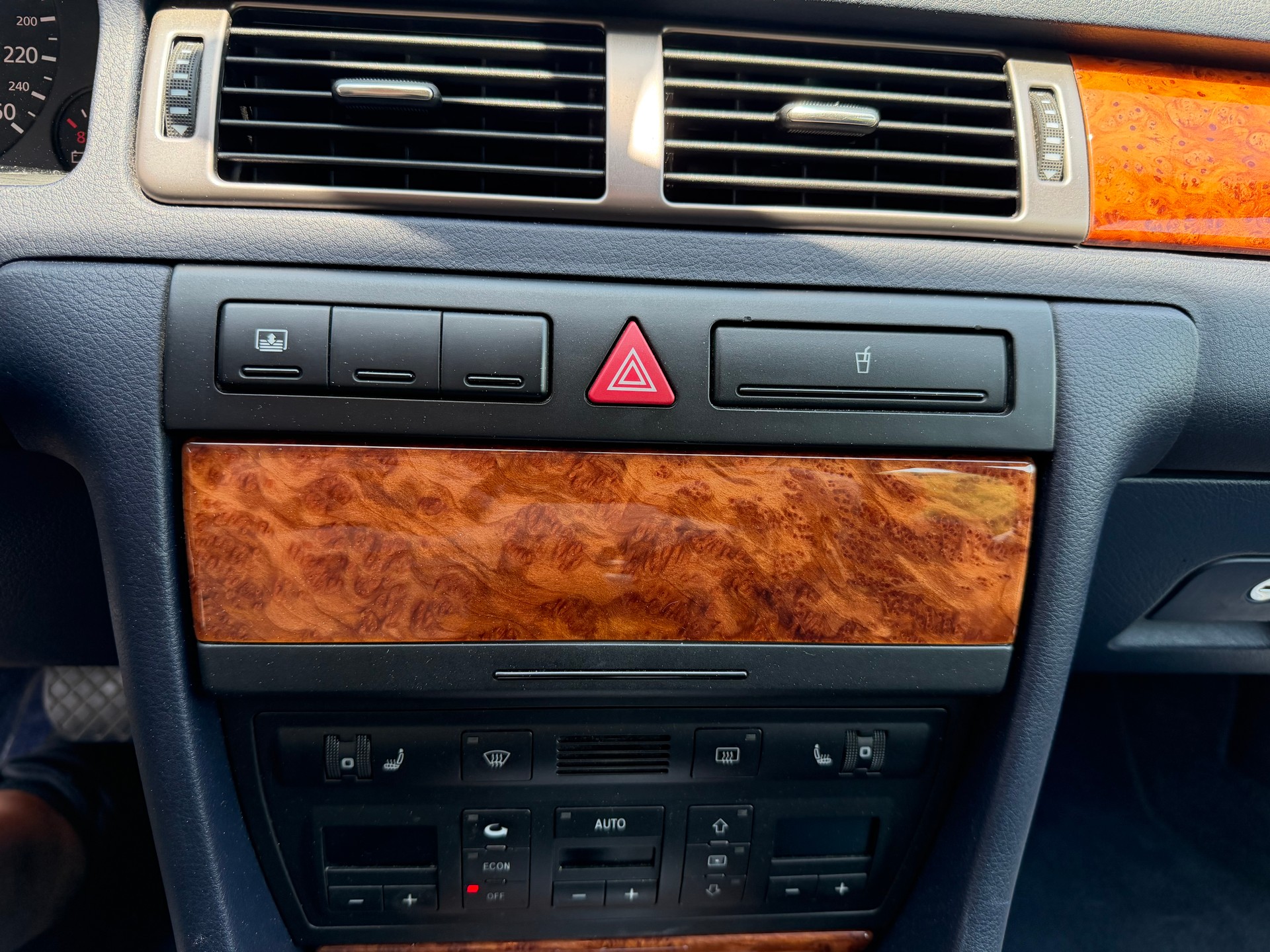 AUDI A6 2.4 quattro Advance-image-29