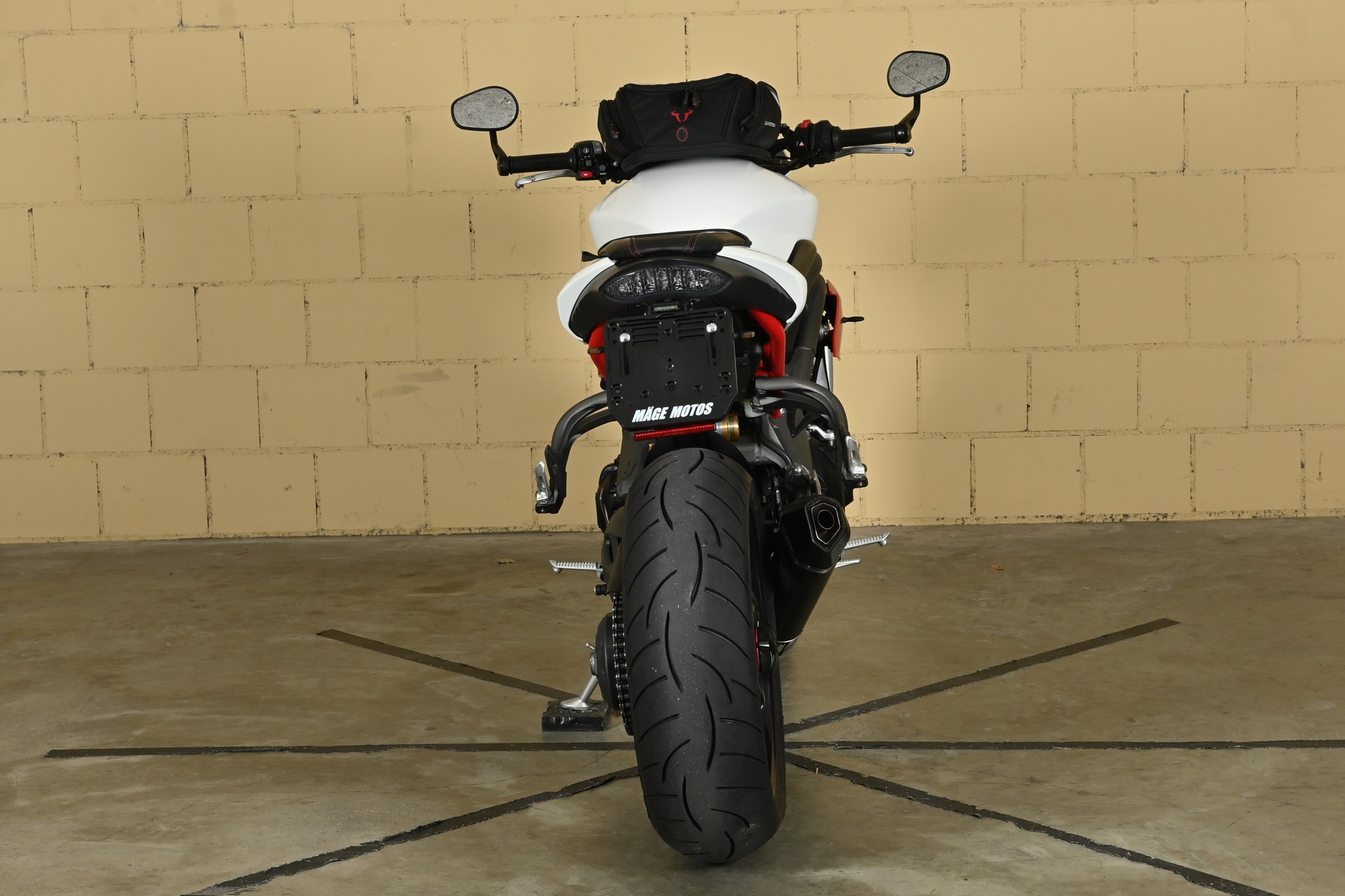 TRIUMPH 1050 R-image-5