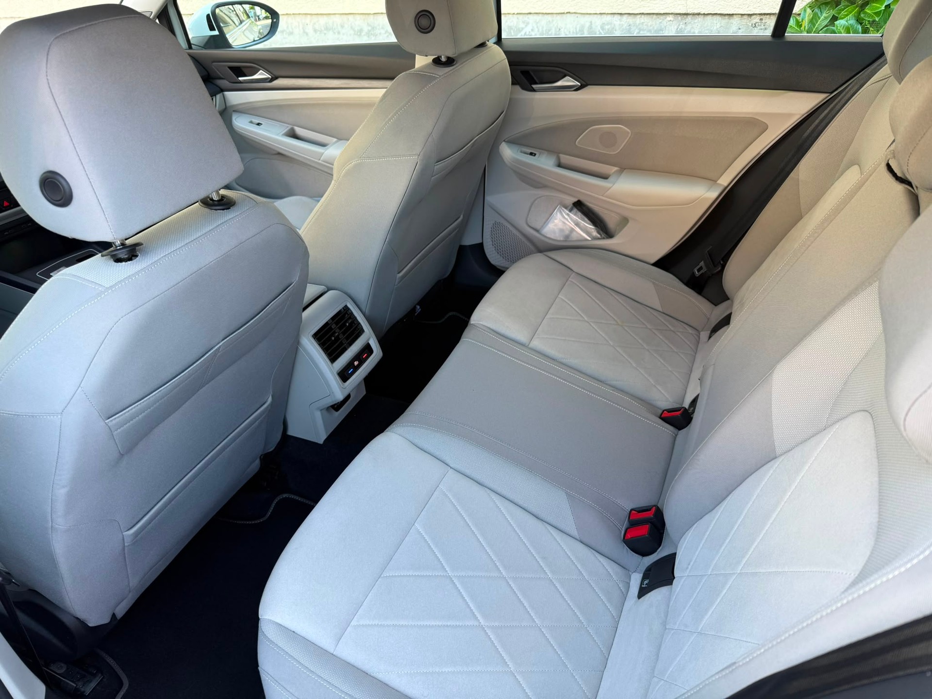 VW Golf 1.5 eTSI mHEV ACT Style DSG-image-11