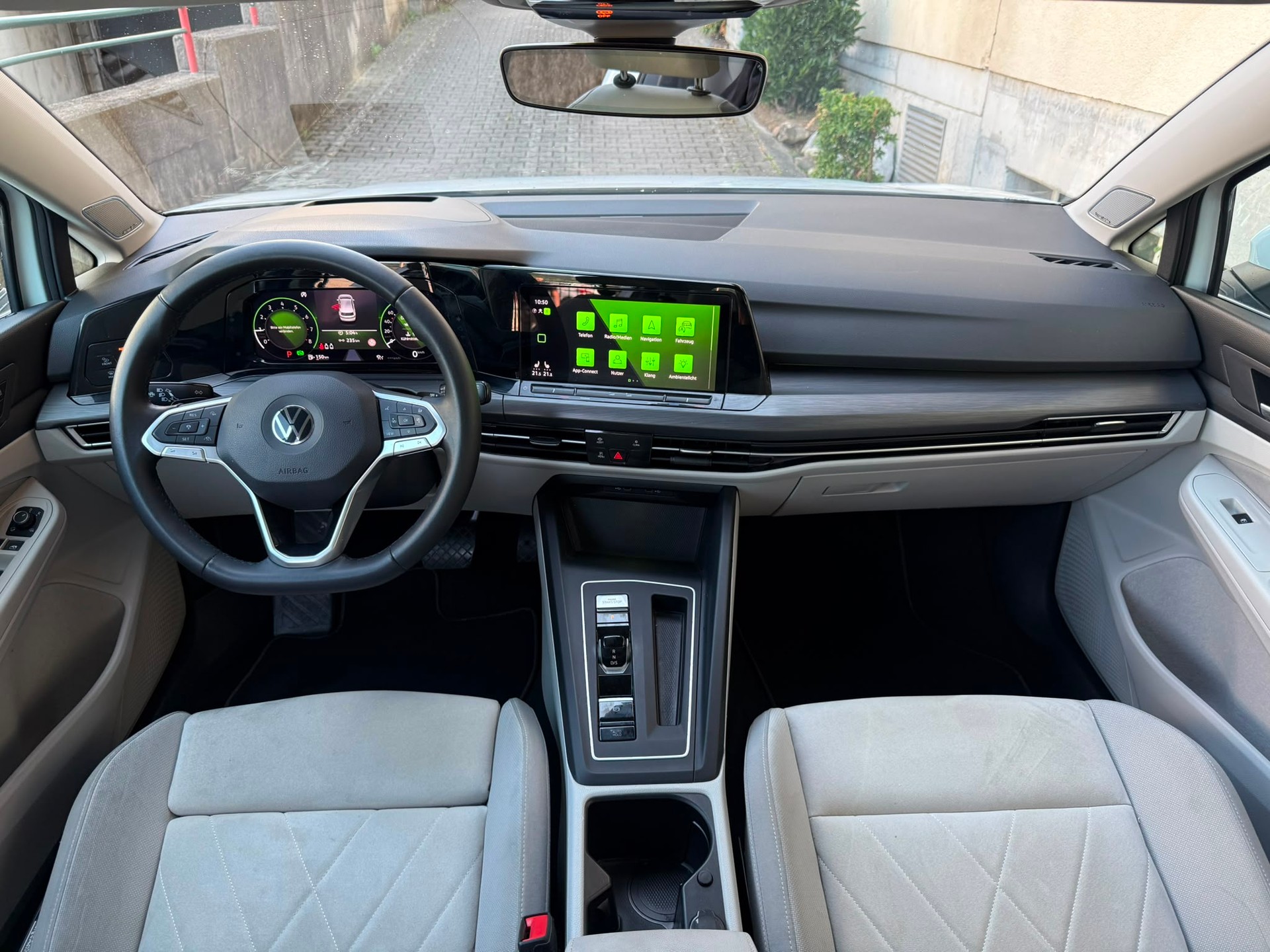 VW Golf 1.5 eTSI mHEV ACT Style DSG-image-9