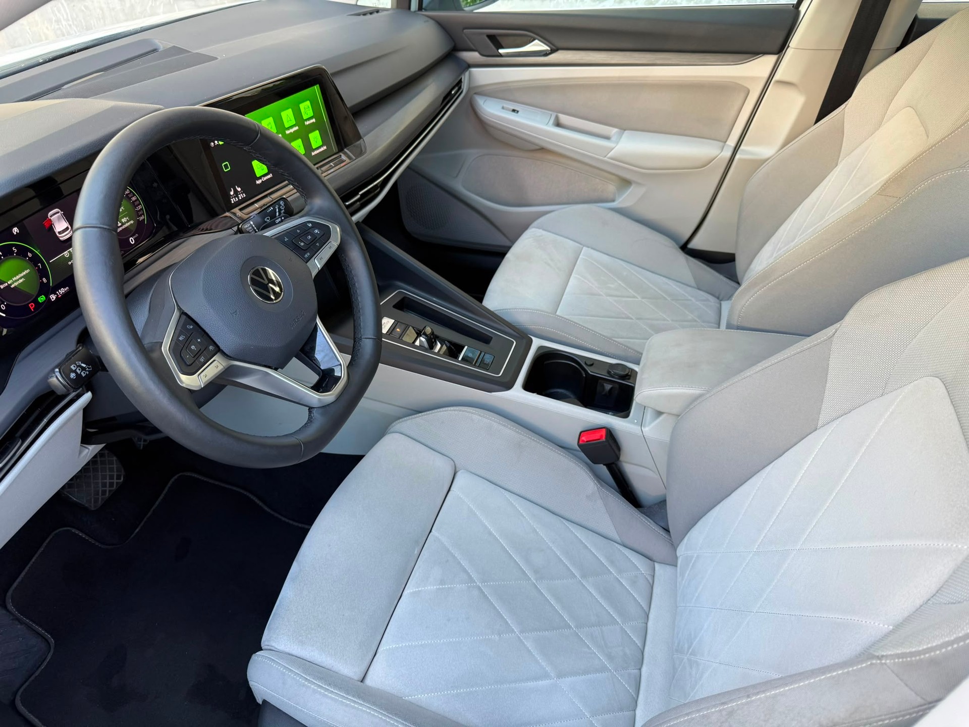 VW Golf 1.5 eTSI mHEV ACT Style DSG-image-8