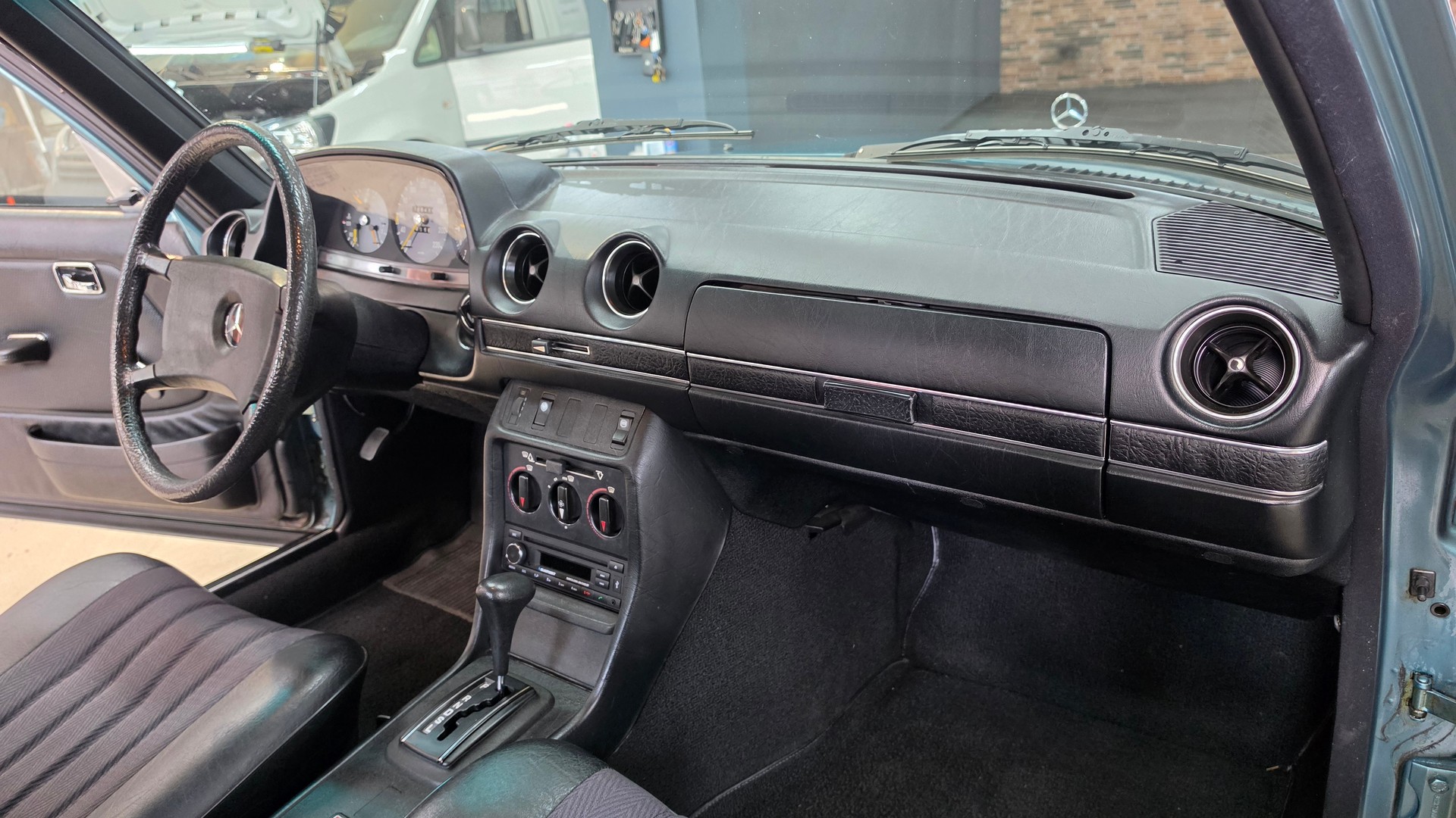 MERCEDES-BENZ 200 Automatic Veteran-image-24