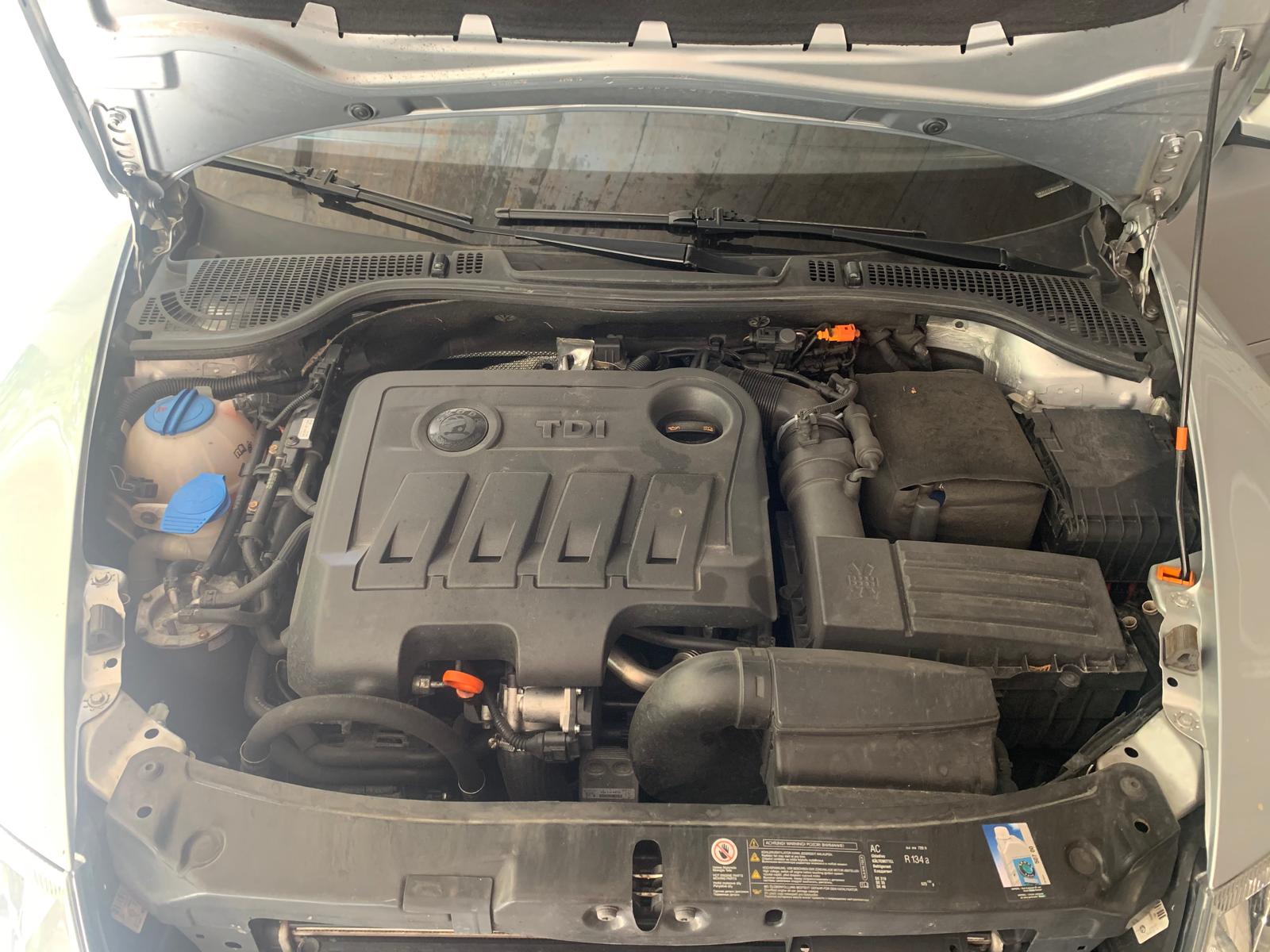 SKODA Octavia Combi 2.0 TDI Ambiente DSG-image-6