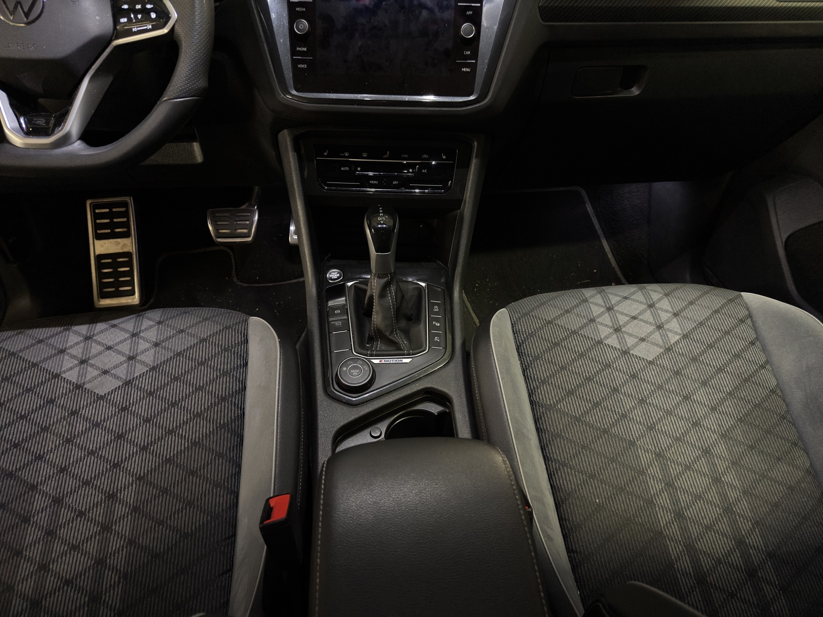 VW Tiguan 2.0TSI R-Line 4Motion DSG-image-9