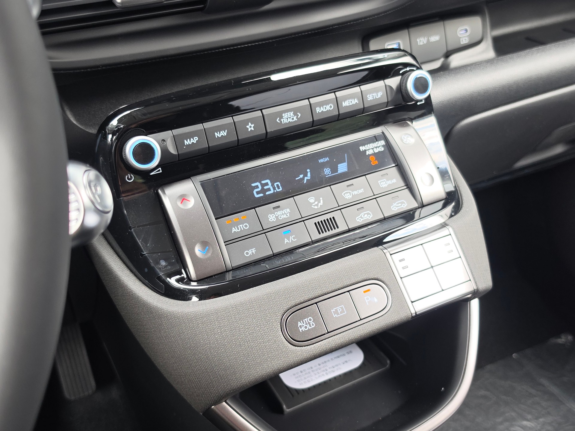 HYUNDAI Inster 49kWh Amplia-image-5