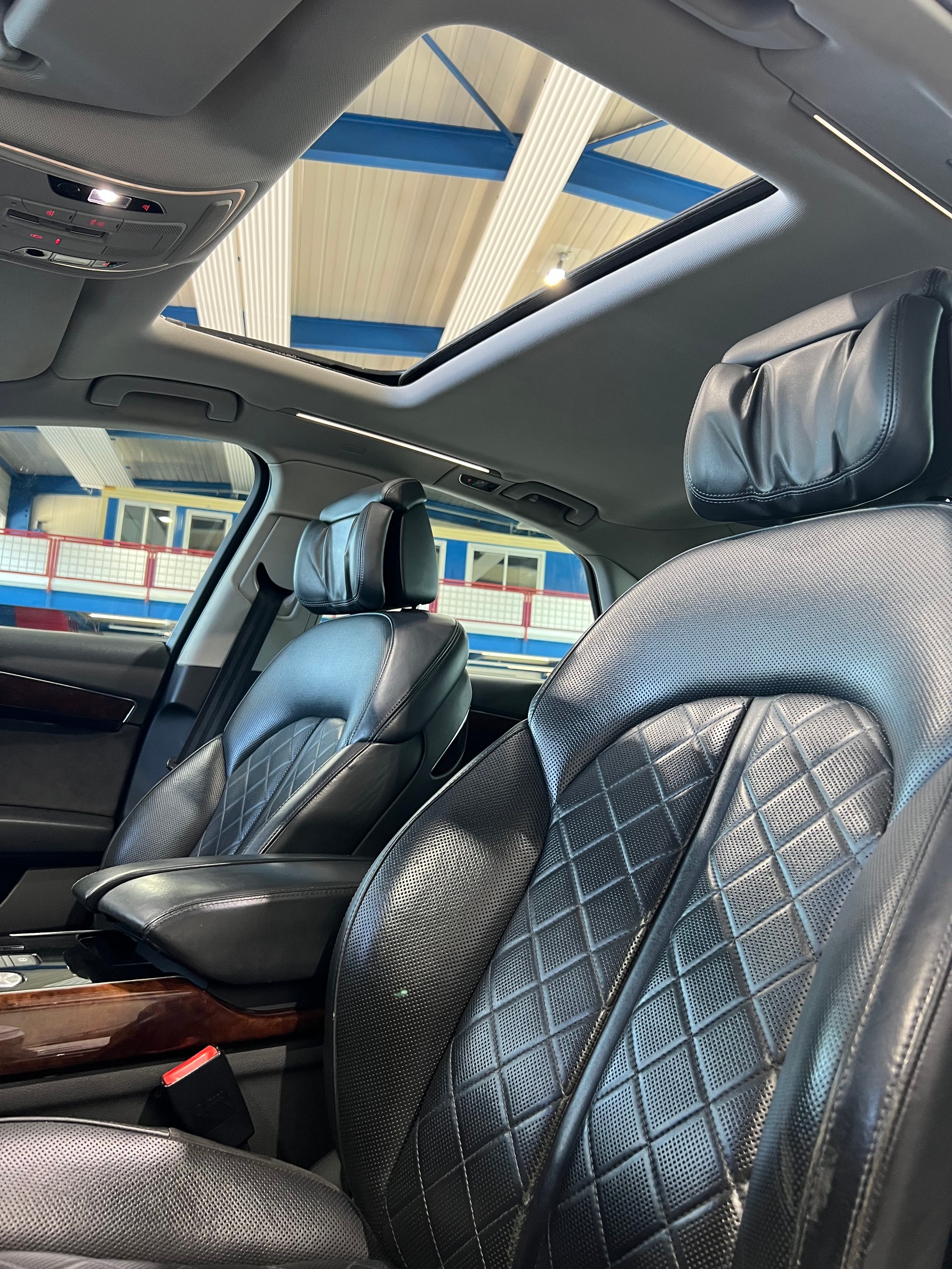 AUDI A8 4.2 FSI quattro**S-Sportsitze,Panodach,Tempomat ACC,Rückfahrtkamera**-image-11