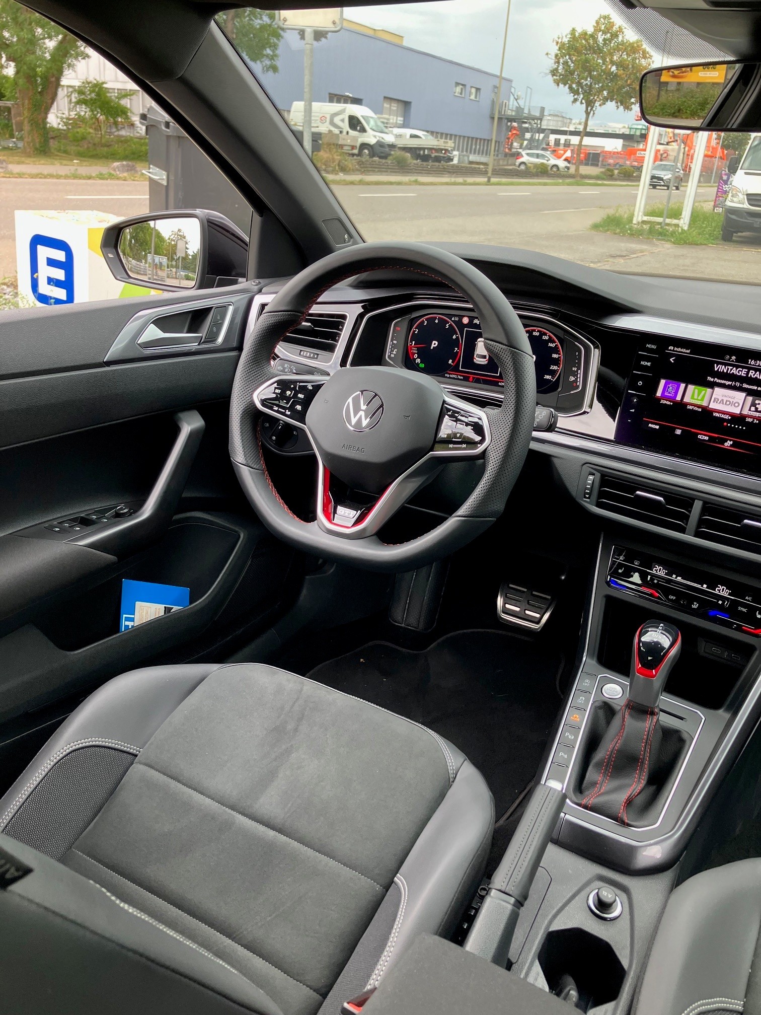 VW Polo 2.0 TSI GTI DSG-image-9