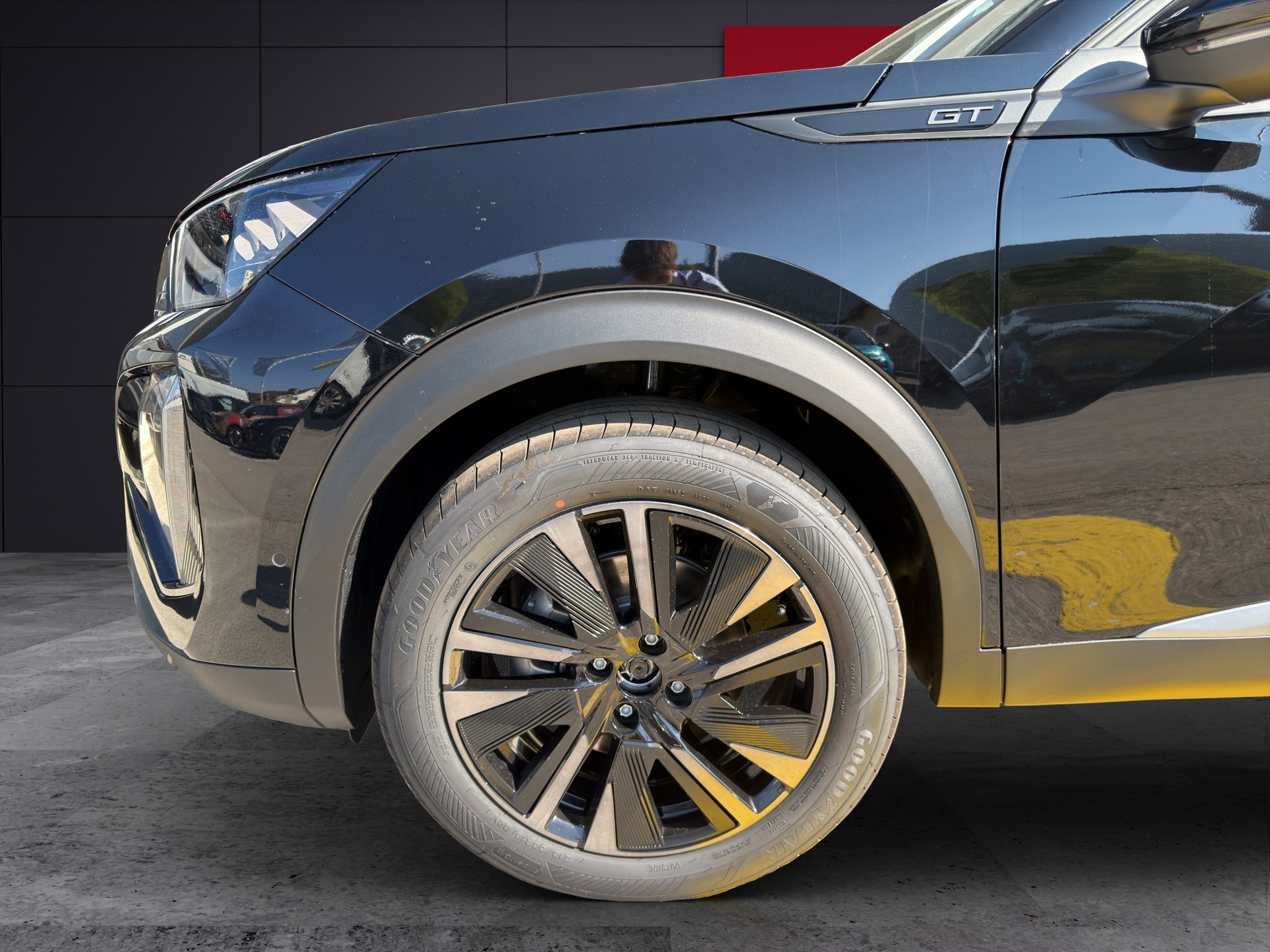PEUGEOT 2008 1.2 MHEV GT Exclusive-image-4