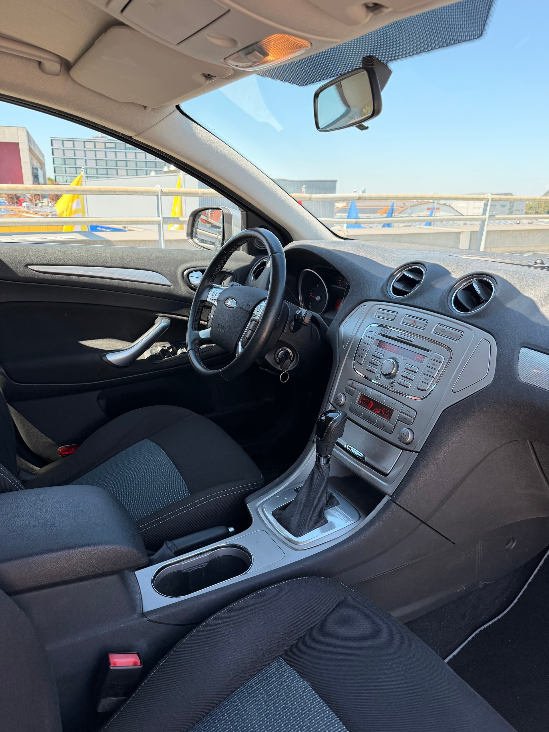 FORD Mondeo 2.0 TDCi 16V Ghia Automatic-image-9