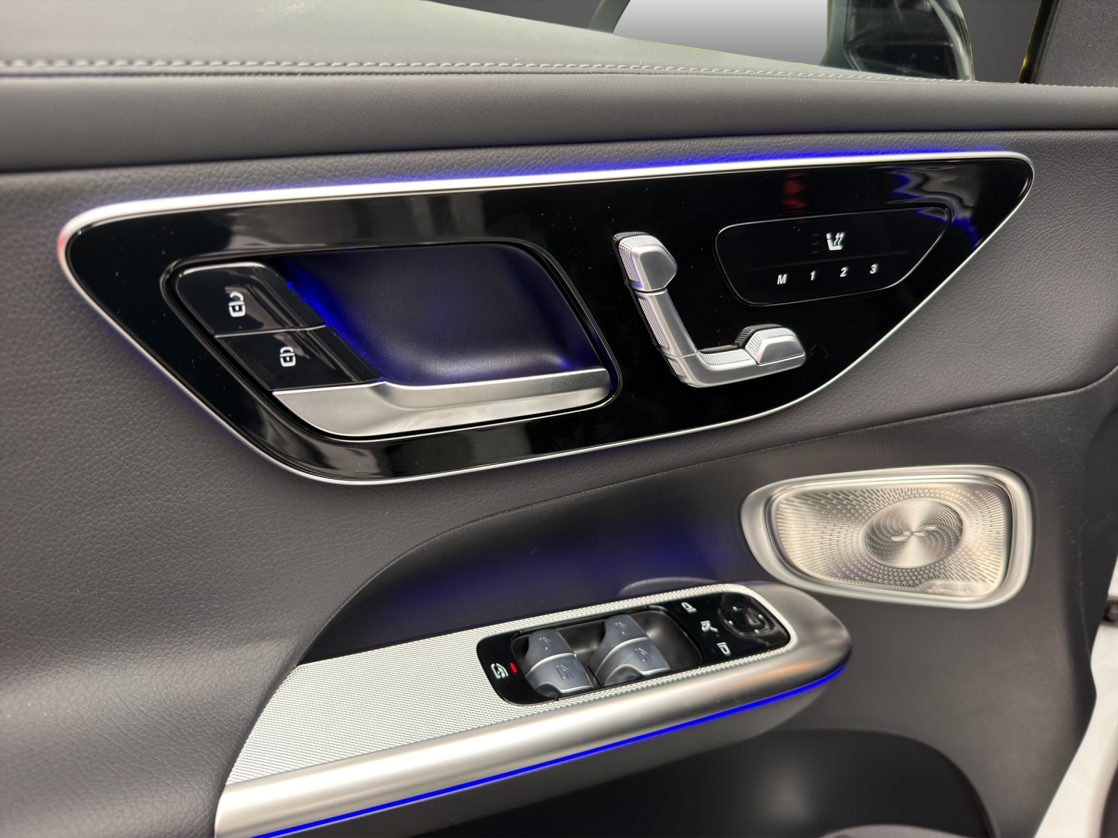 MERCEDES-BENZ GLC 300 e 4MATIC with EQ-Star Hybrid-image-11