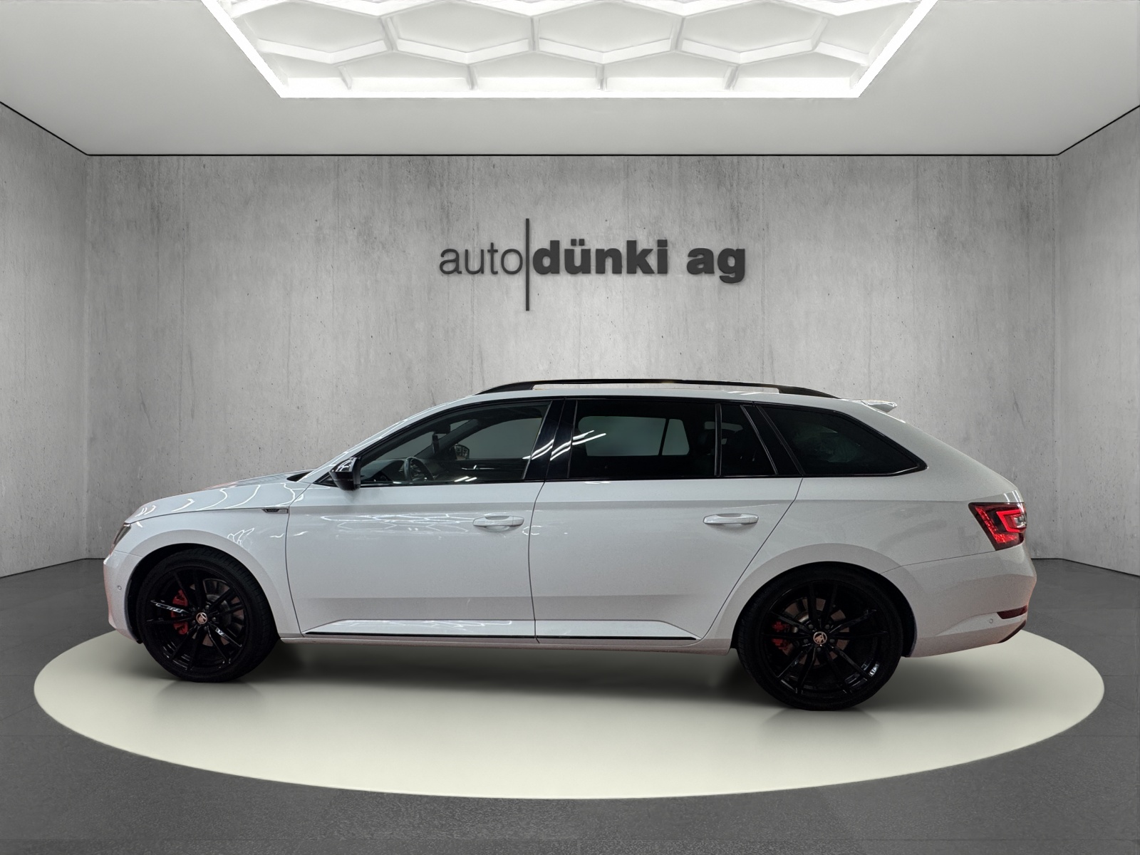 SKODA Superb Combi 2.0 TSI SportLine+ DSG 4x4-image-1