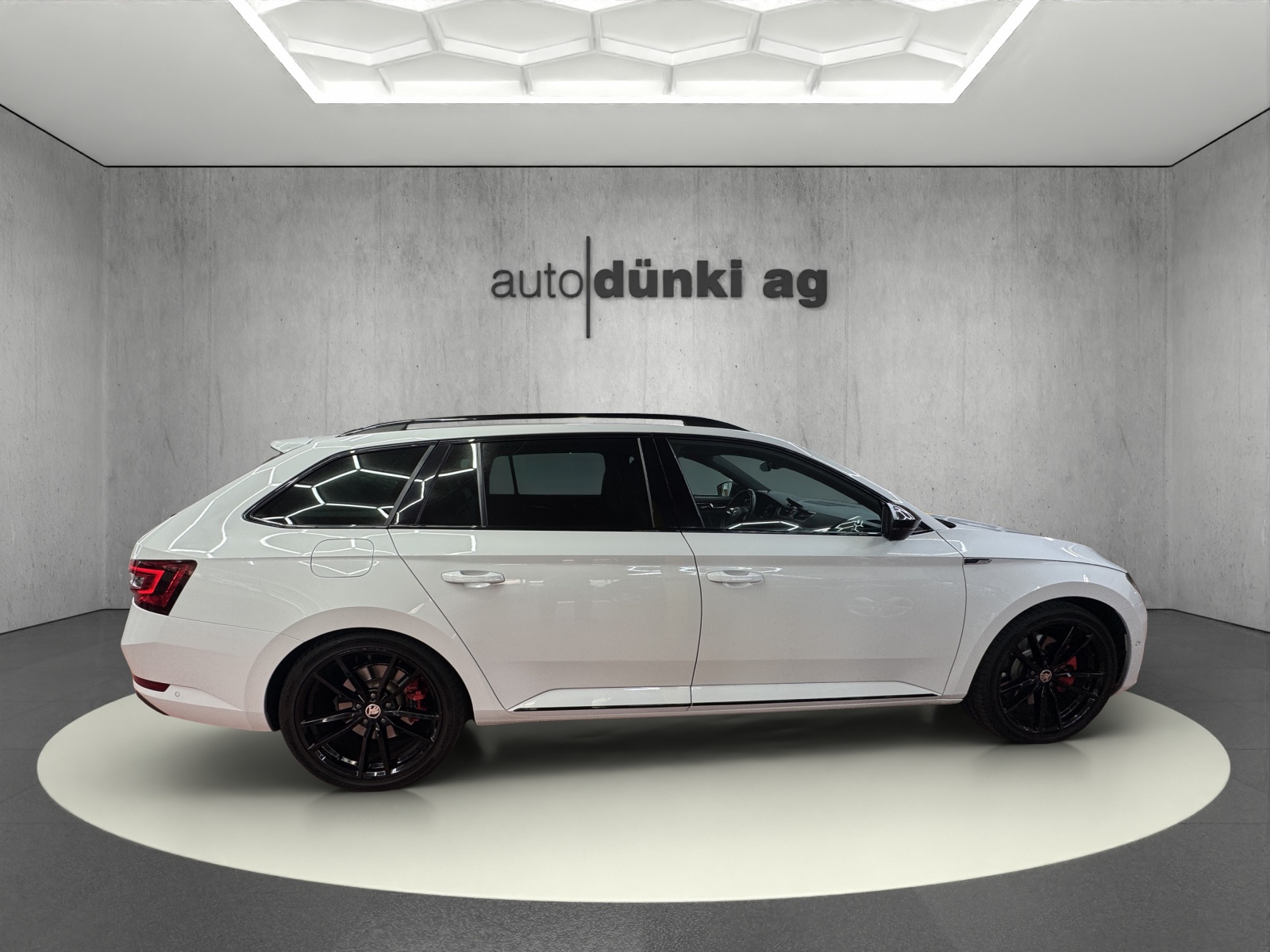 SKODA Superb Combi 2.0 TSI SportLine+ DSG 4x4-image-4