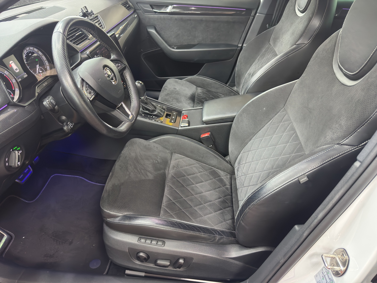 SKODA Superb Combi 2.0 TSI SportLine+ DSG 4x4-image-6