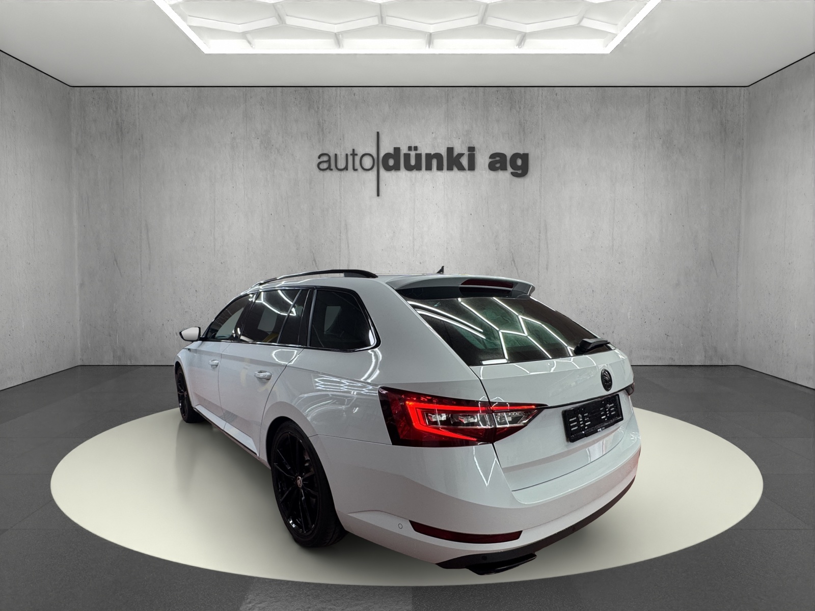 SKODA Superb Combi 2.0 TSI SportLine+ DSG 4x4-image-2