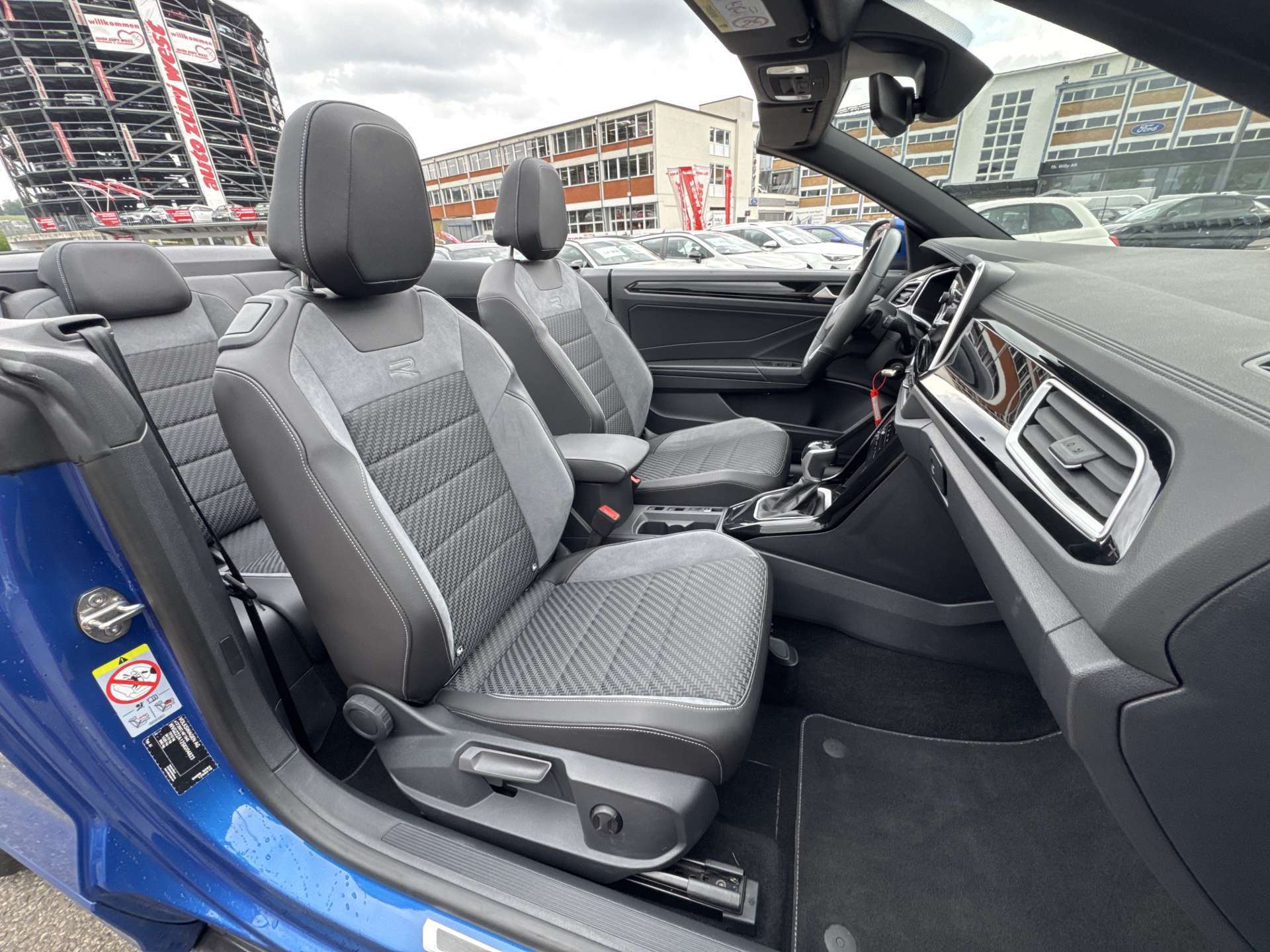 VW T-Roc Cabriolet 1.5 TSi EVO R-Line DSG-Automat-image-12
