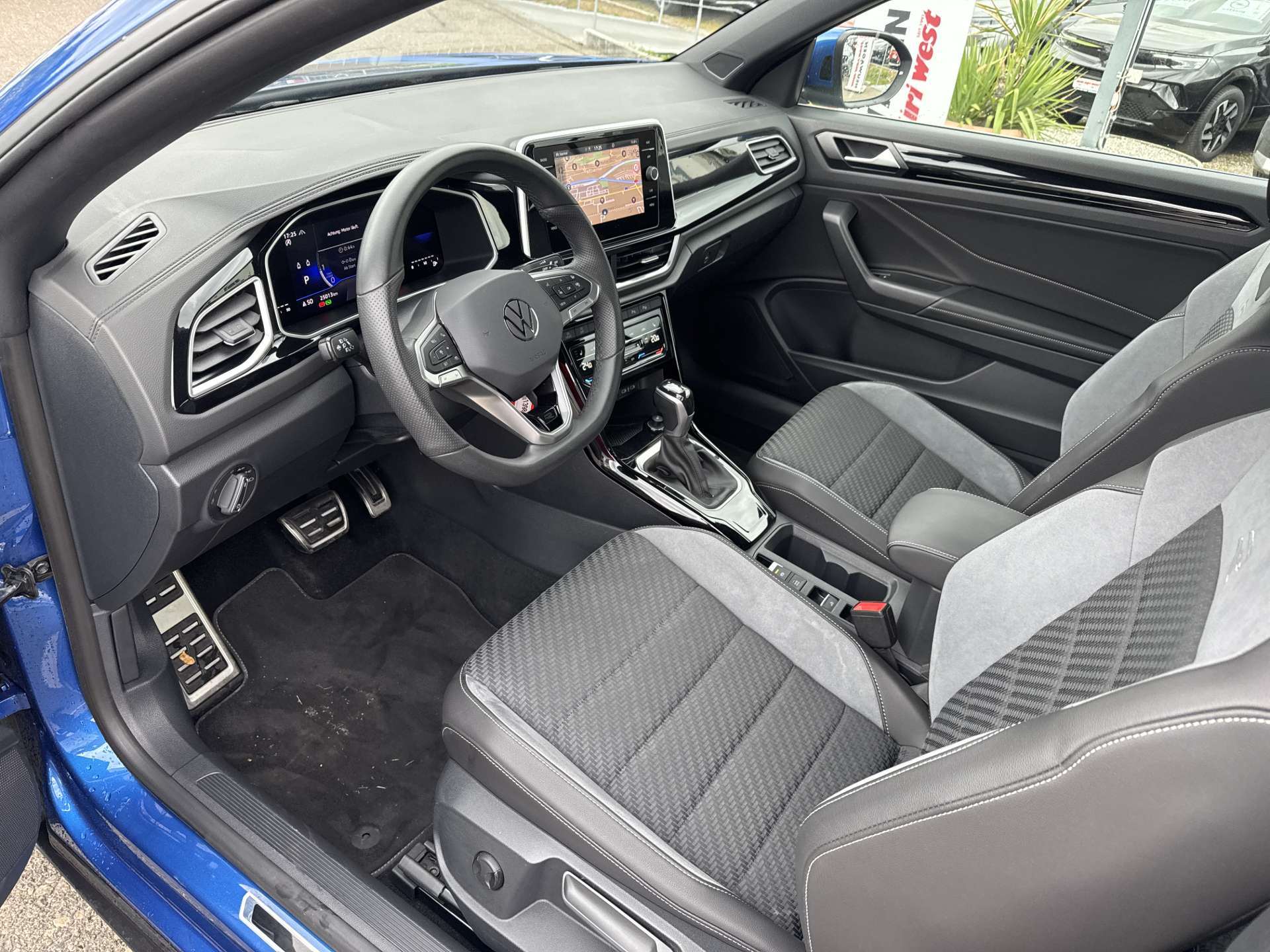 VW T-Roc Cabriolet 1.5 TSi EVO R-Line DSG-Automat-image-5
