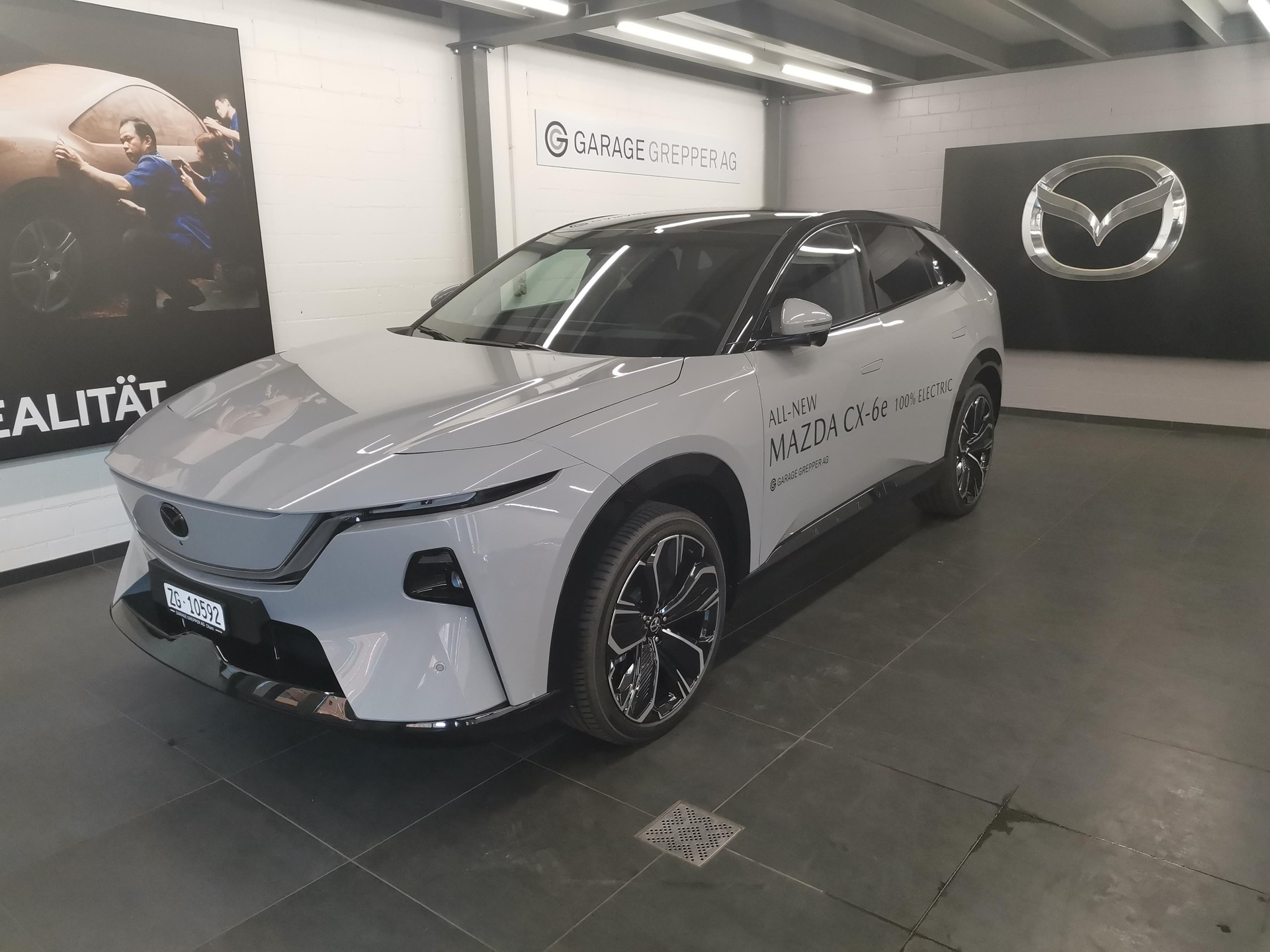 MAZDA CX-6e Takumi