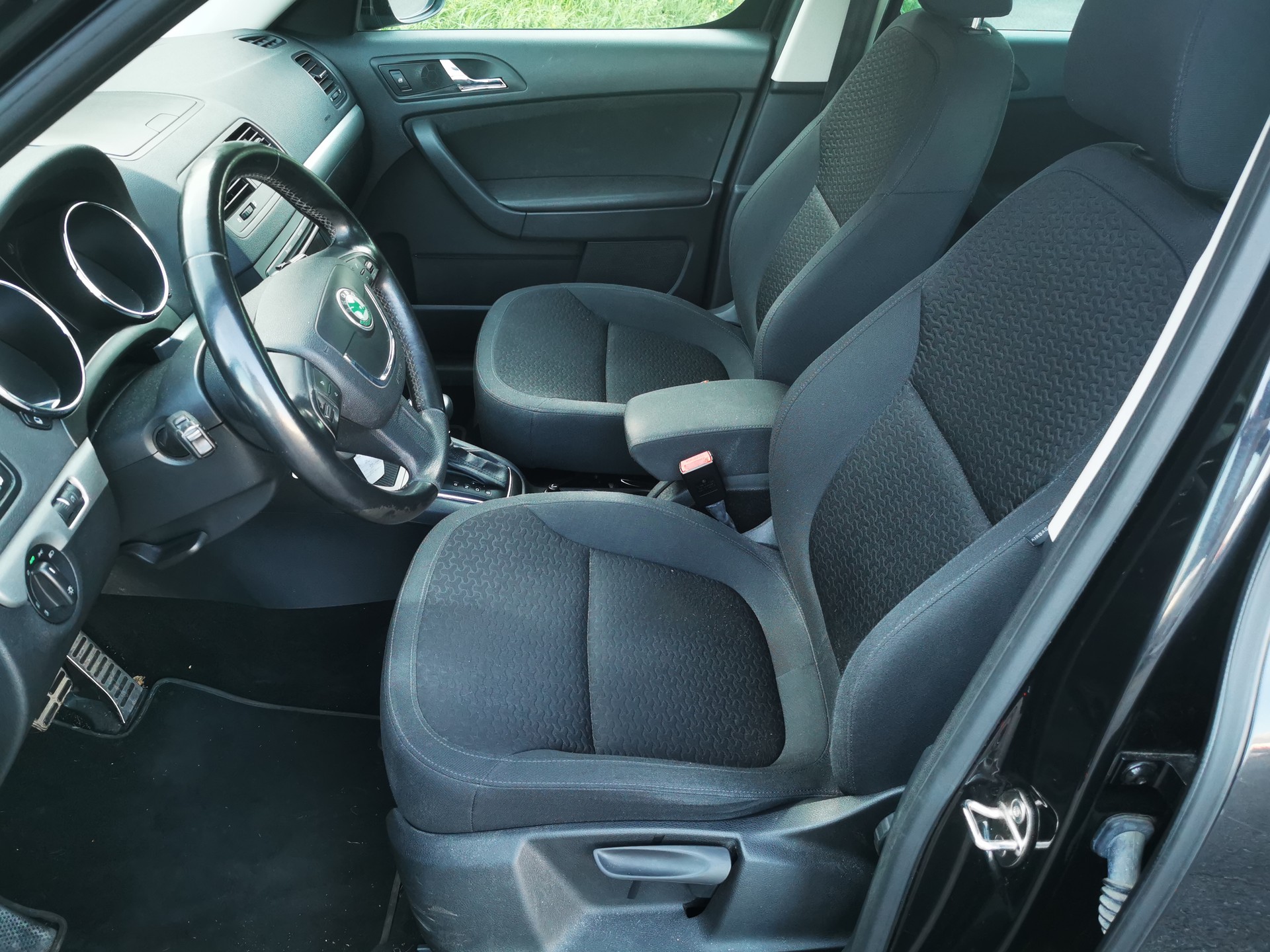 SKODA Yeti 2.0 TDI Ambition 4x4 DSG-image-11